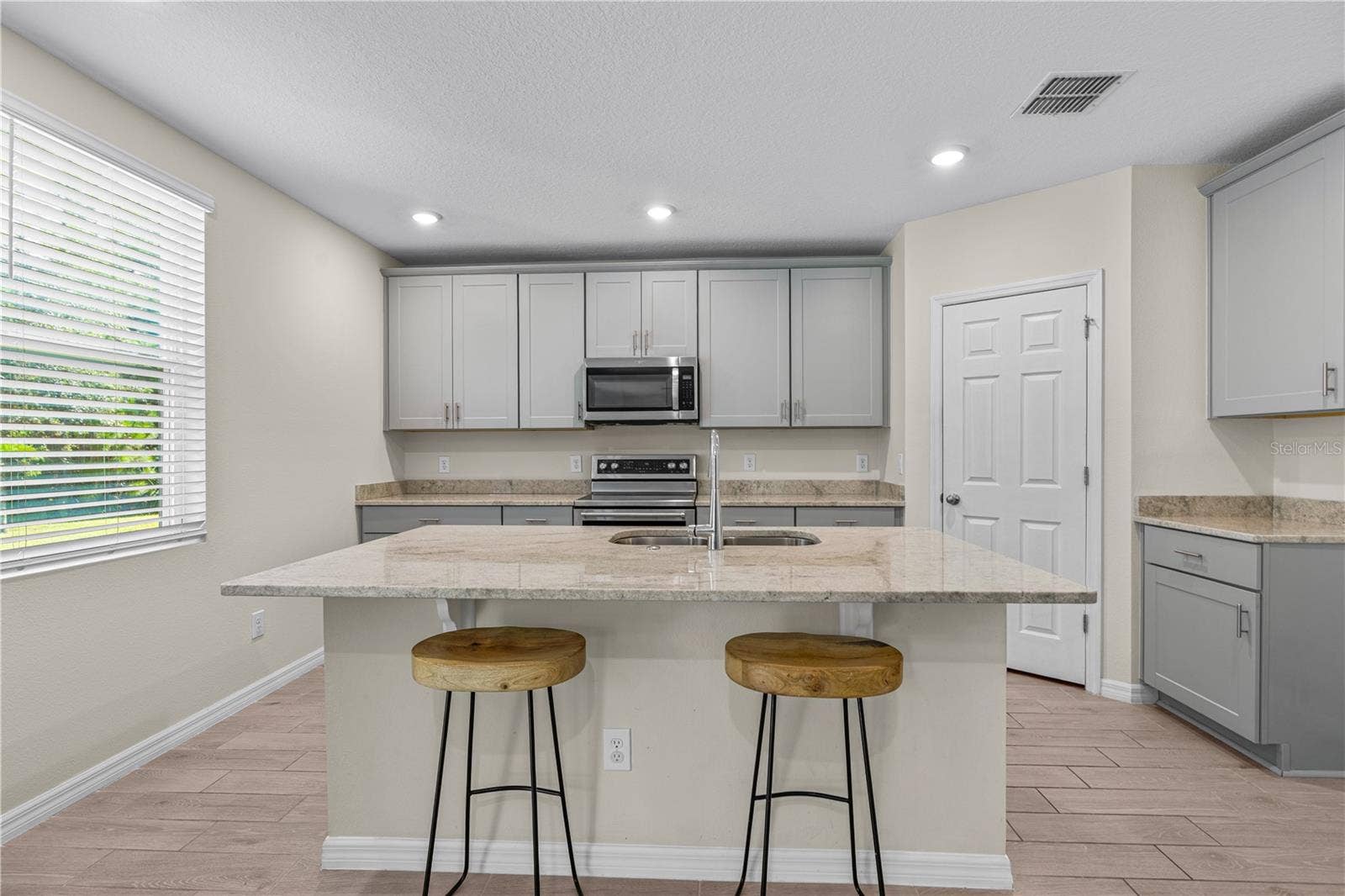 335 SARAH NICOLE WAY, New Smyrna Beach, FL 32168 Kitchen w/ Island