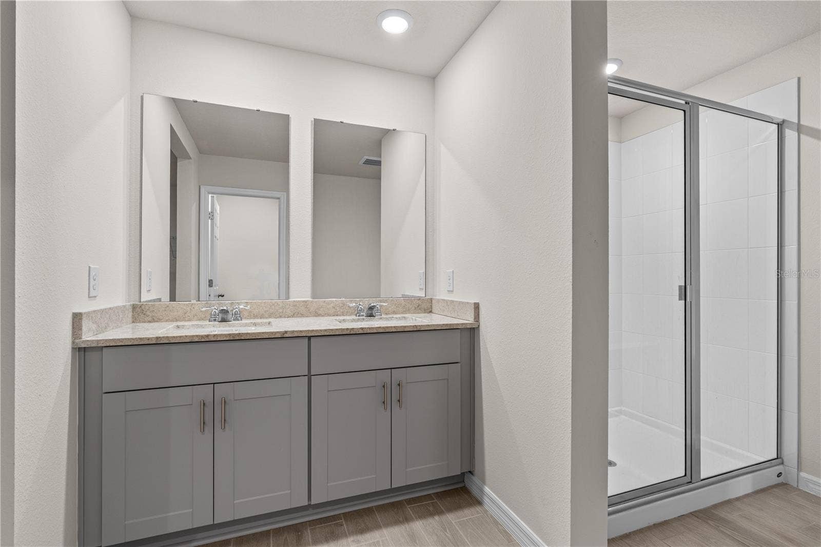 335 SARAH NICOLE WAY, New Smyrna Beach, FL 32168 Dual Vanty