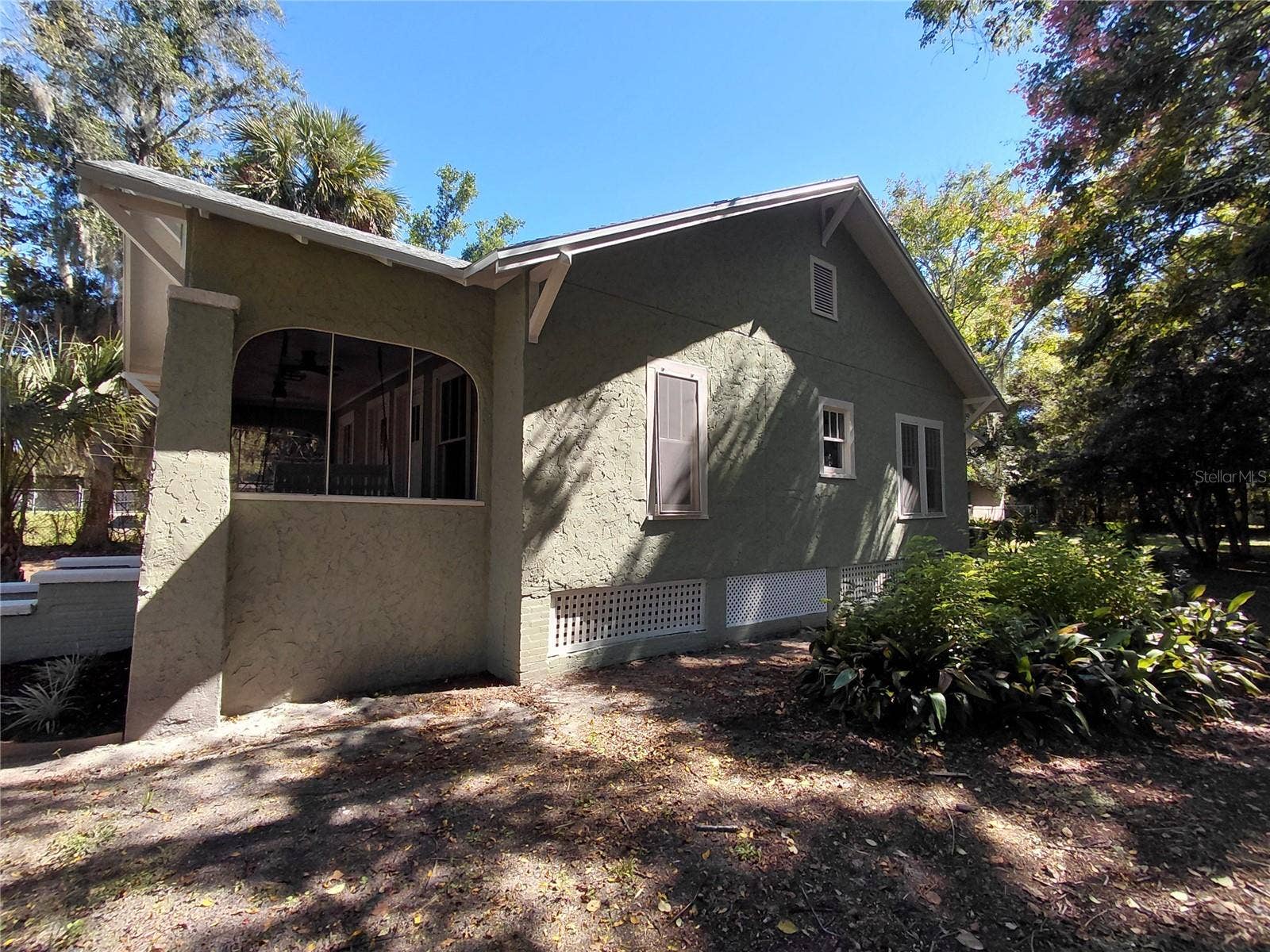 532 E RICH AVENUE, Deland, FL 32724 Right side of house