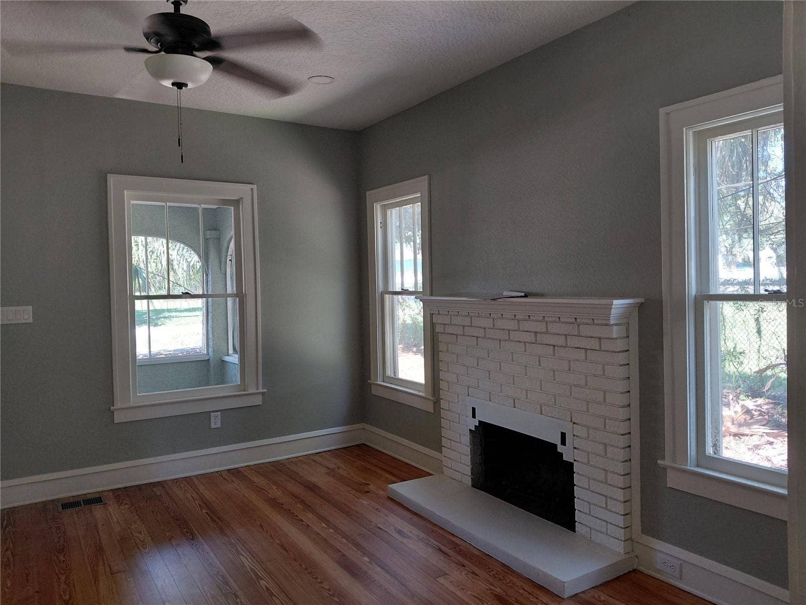 532 E RICH AVENUE, Deland, FL 32724 Living room
