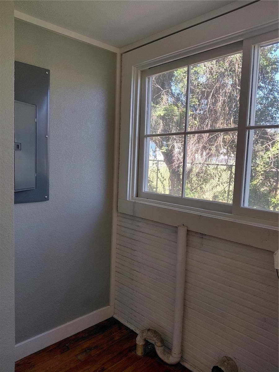 532 E RICH AVENUE, Deland, FL 32724 Laundry room