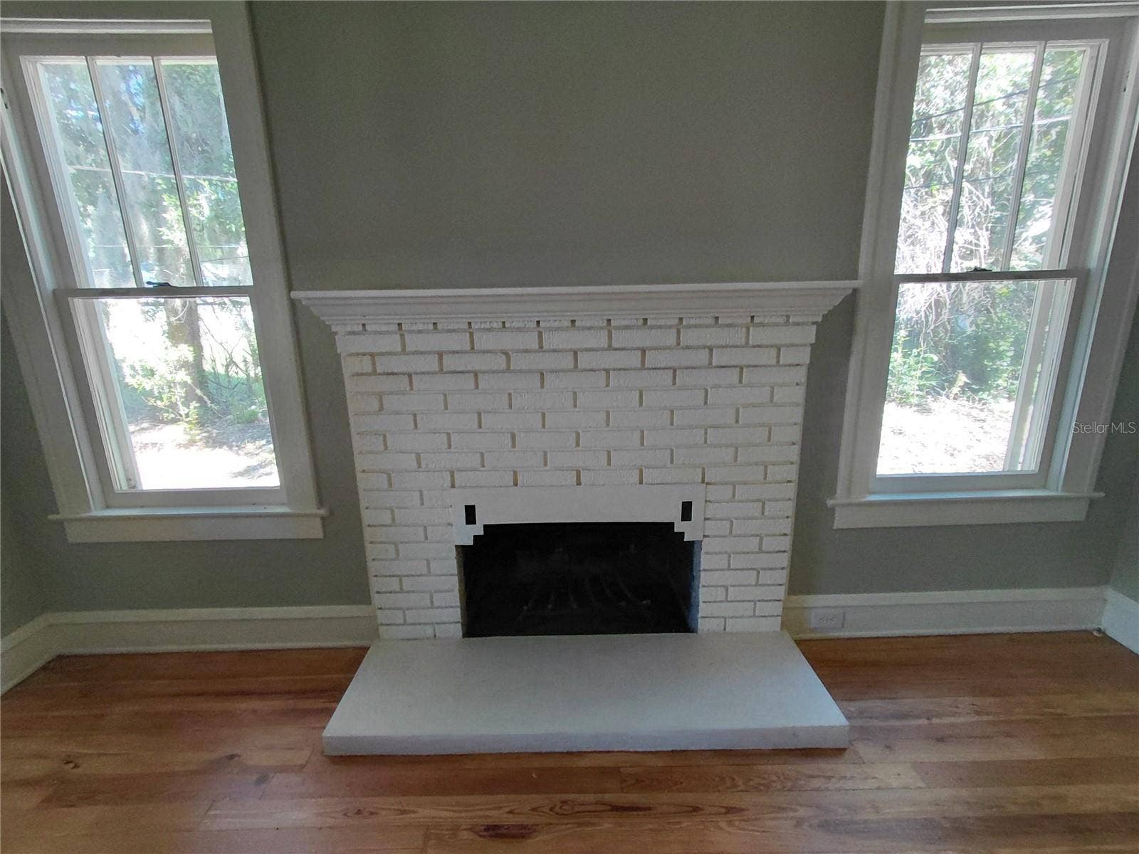 532 E RICH AVENUE, Deland, FL 32724 Fireplace