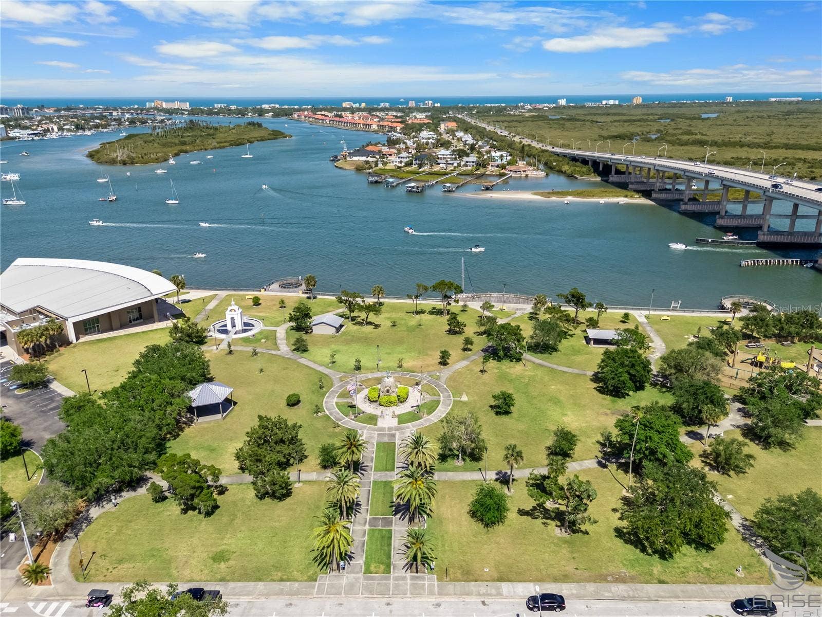 305 LIVE OAK, New Smyrna Beach, FL 32168 Brannon Center and Riverside Park 1 block Away