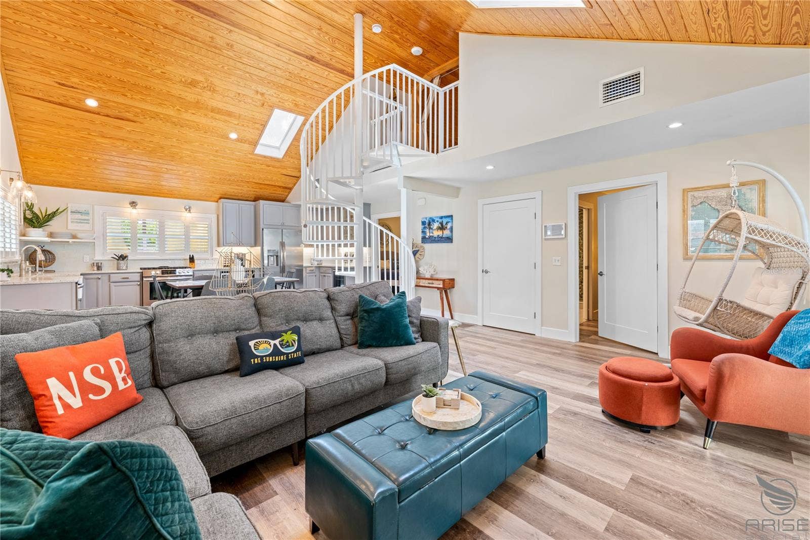 305 LIVE OAK, New Smyrna Beach, FL 32168 305 LIVE OAK, New Smyrna Beach, FL 32168
