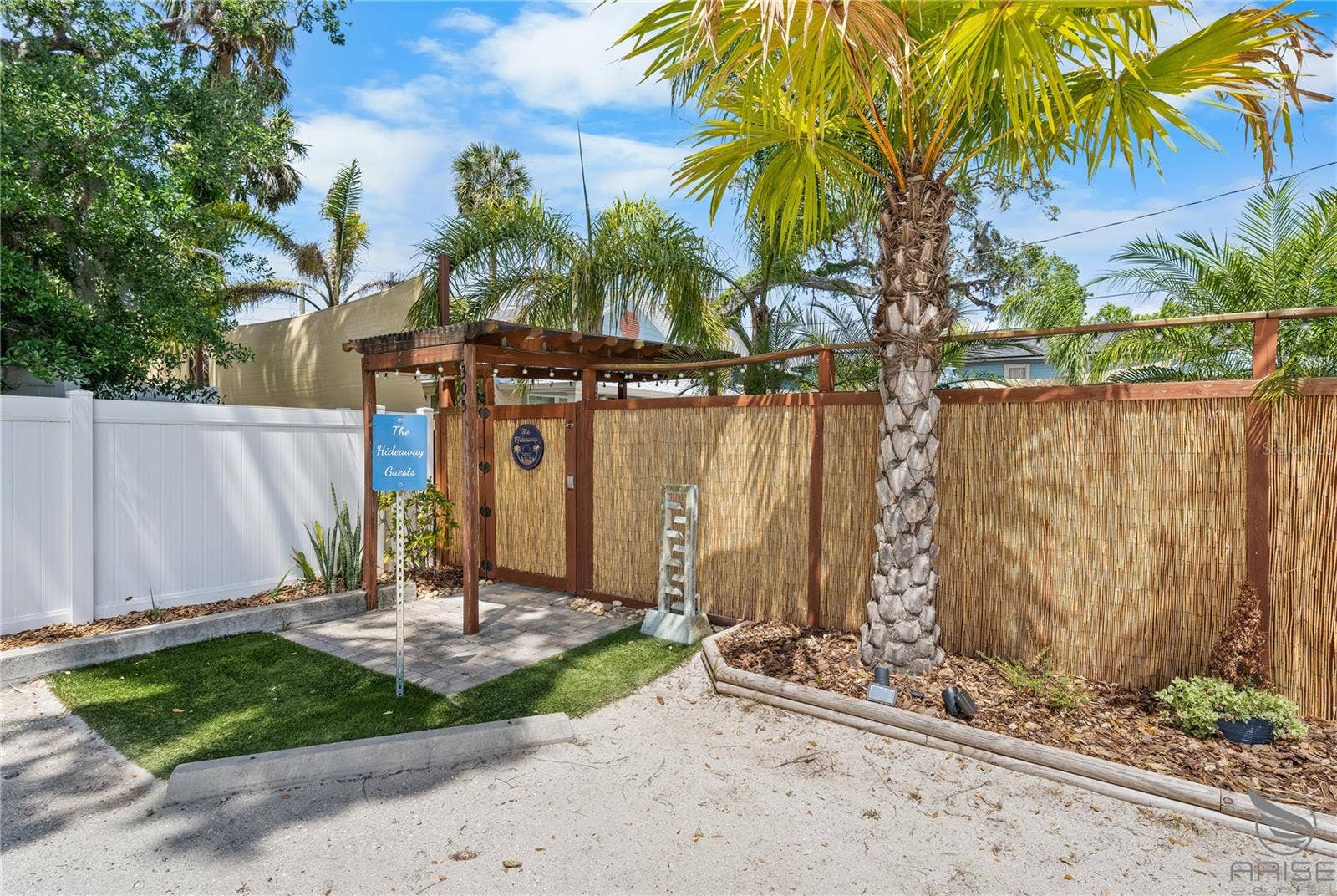 305 LIVE OAK, New Smyrna Beach, FL 32168 305 LIVE OAK, New Smyrna Beach, FL 32168