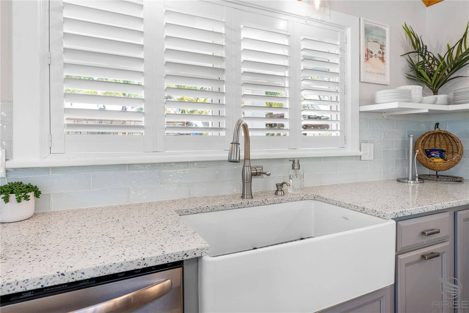 305 LIVE OAK, New Smyrna Beach, FL 32168 305 LIVE OAK, New Smyrna Beach, FL 32168
