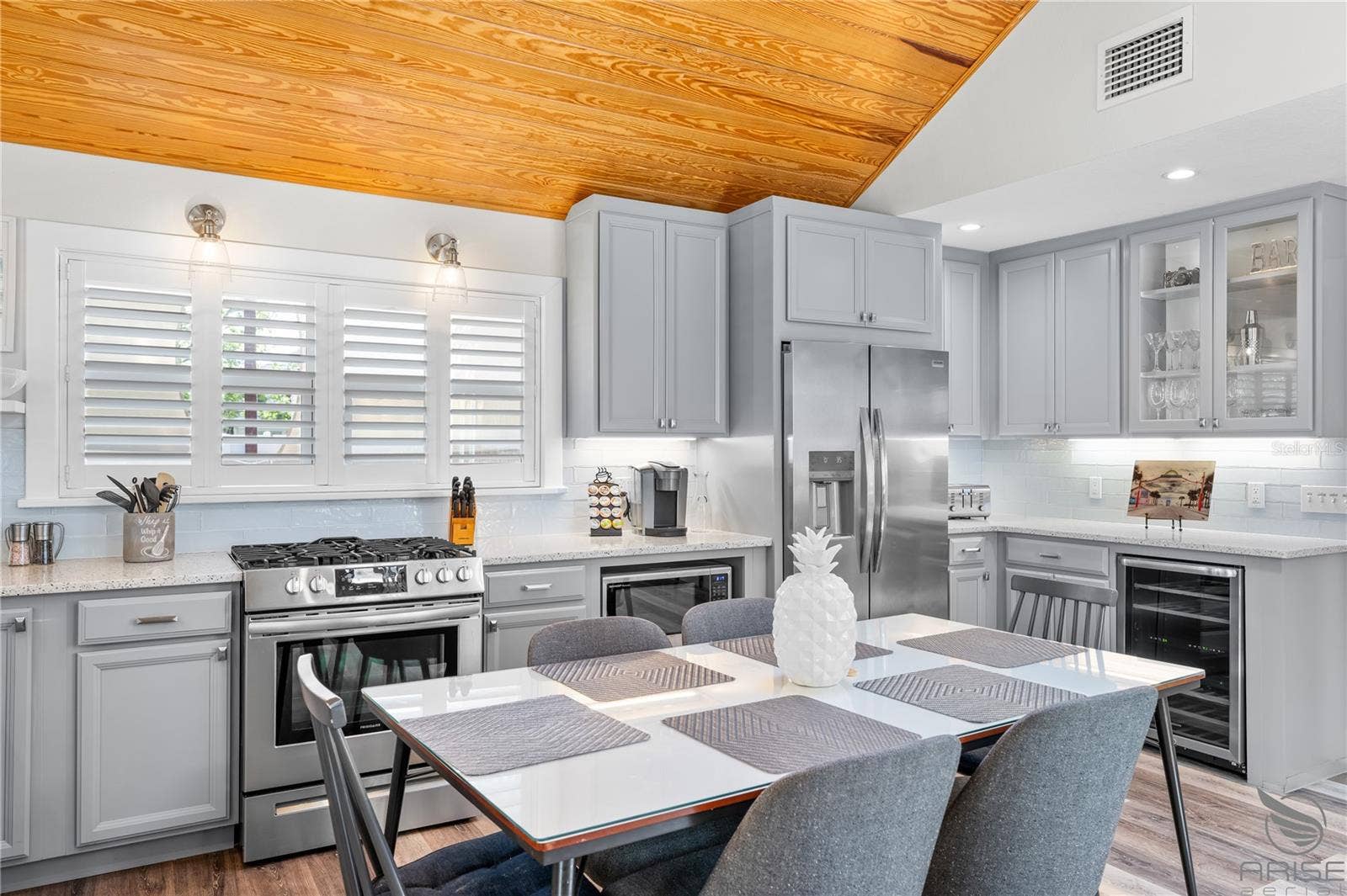 305 LIVE OAK, New Smyrna Beach, FL 32168 305 LIVE OAK, New Smyrna Beach, FL 32168