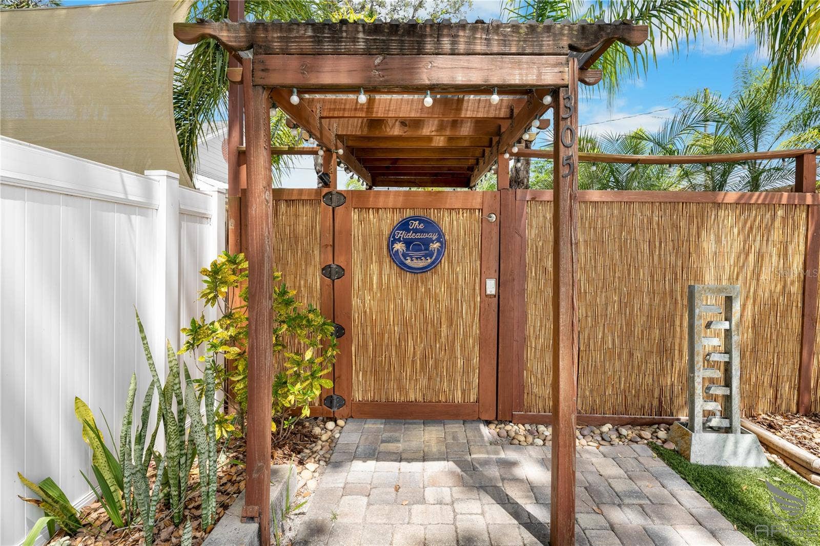 305 LIVE OAK, New Smyrna Beach, FL 32168 305 LIVE OAK, New Smyrna Beach, FL 32168
