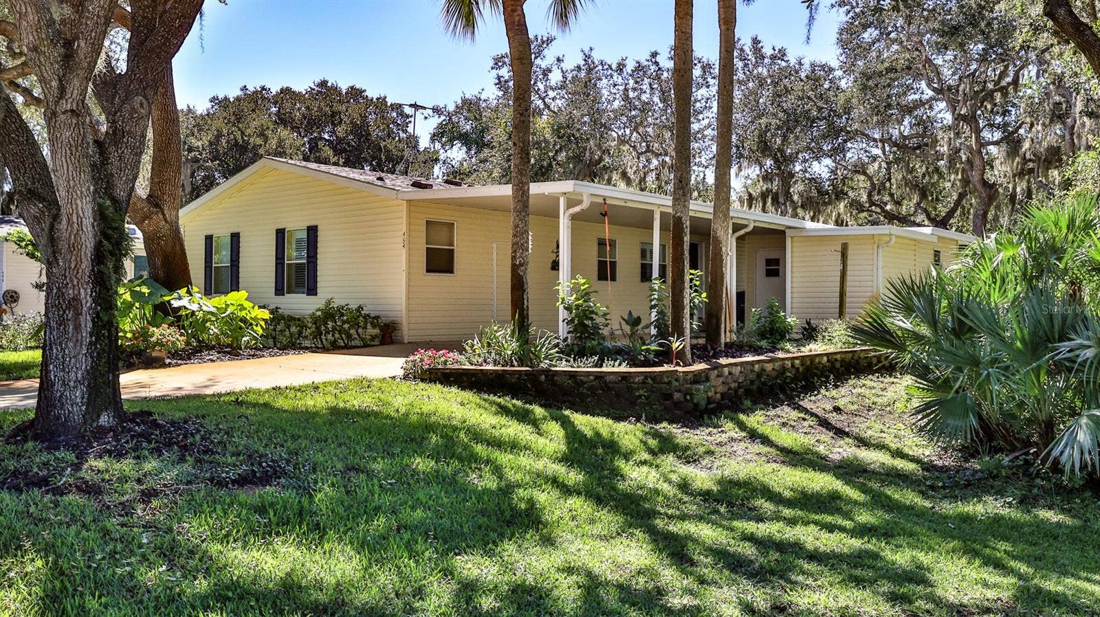 494 SIOUX BOULEVARD, Oak Hill, FL 32759