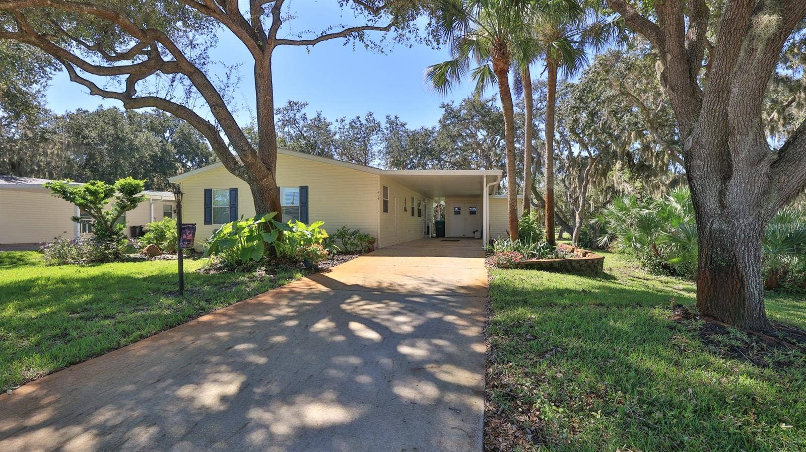 494 SIOUX BOULEVARD, Oak Hill, FL 32759