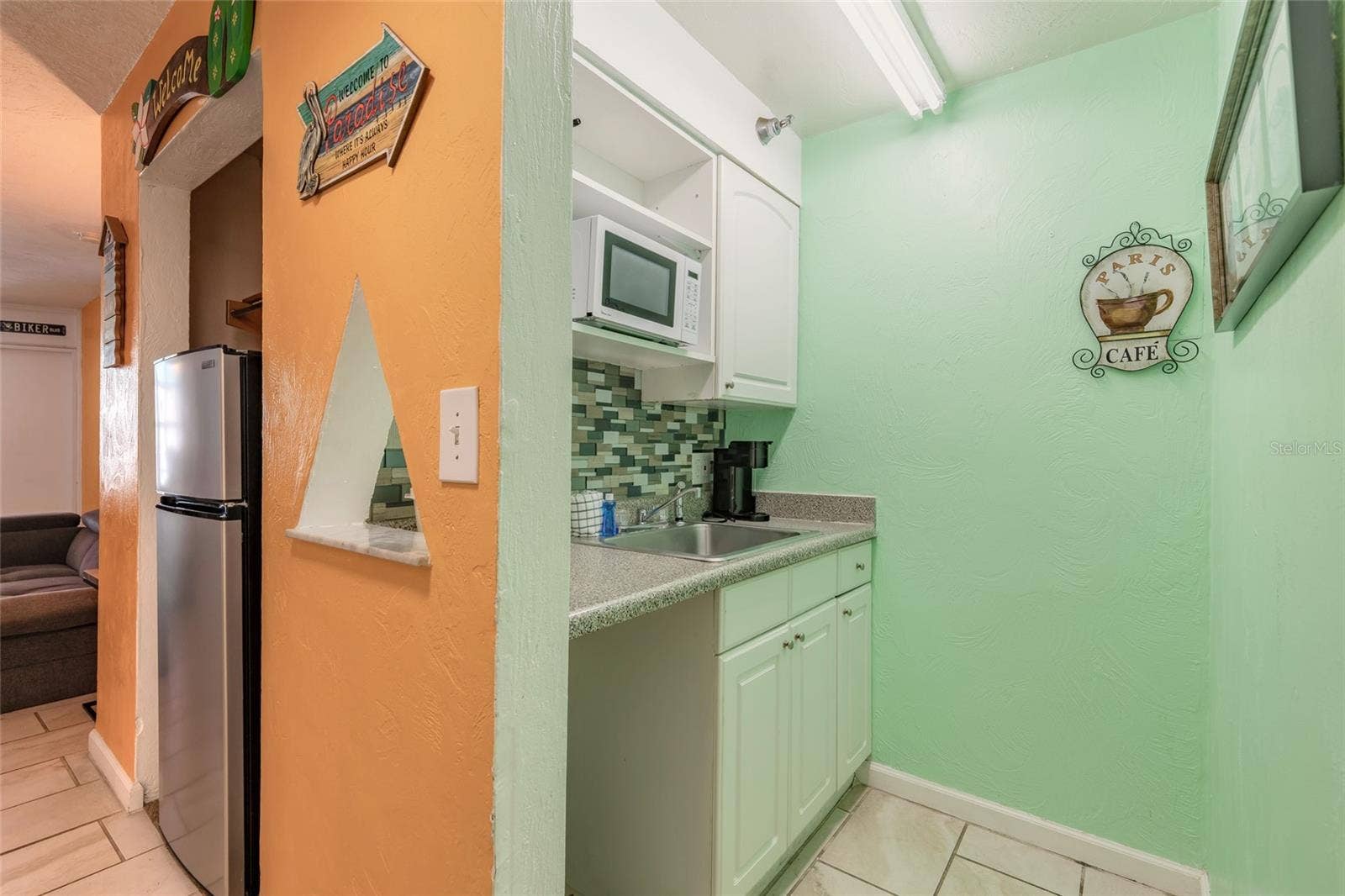 313 S ATLANTIC AVENUE, #4200, Daytona Beach, FL 32118 Kitchenette