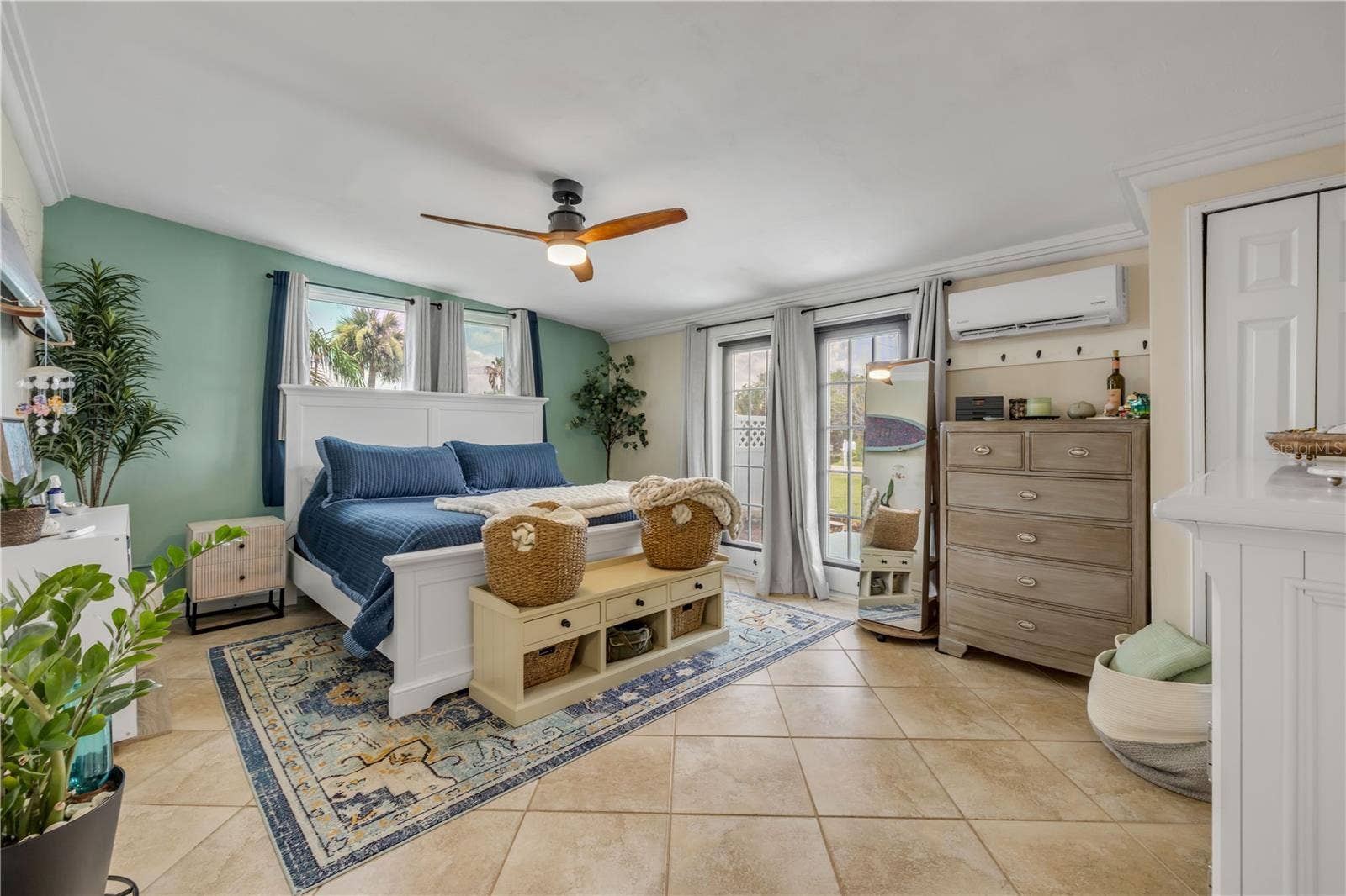 3929 S PENINSULA DRIVE, Port Orange, FL 32127 Additional living space with seating and access to adjoining rooms.