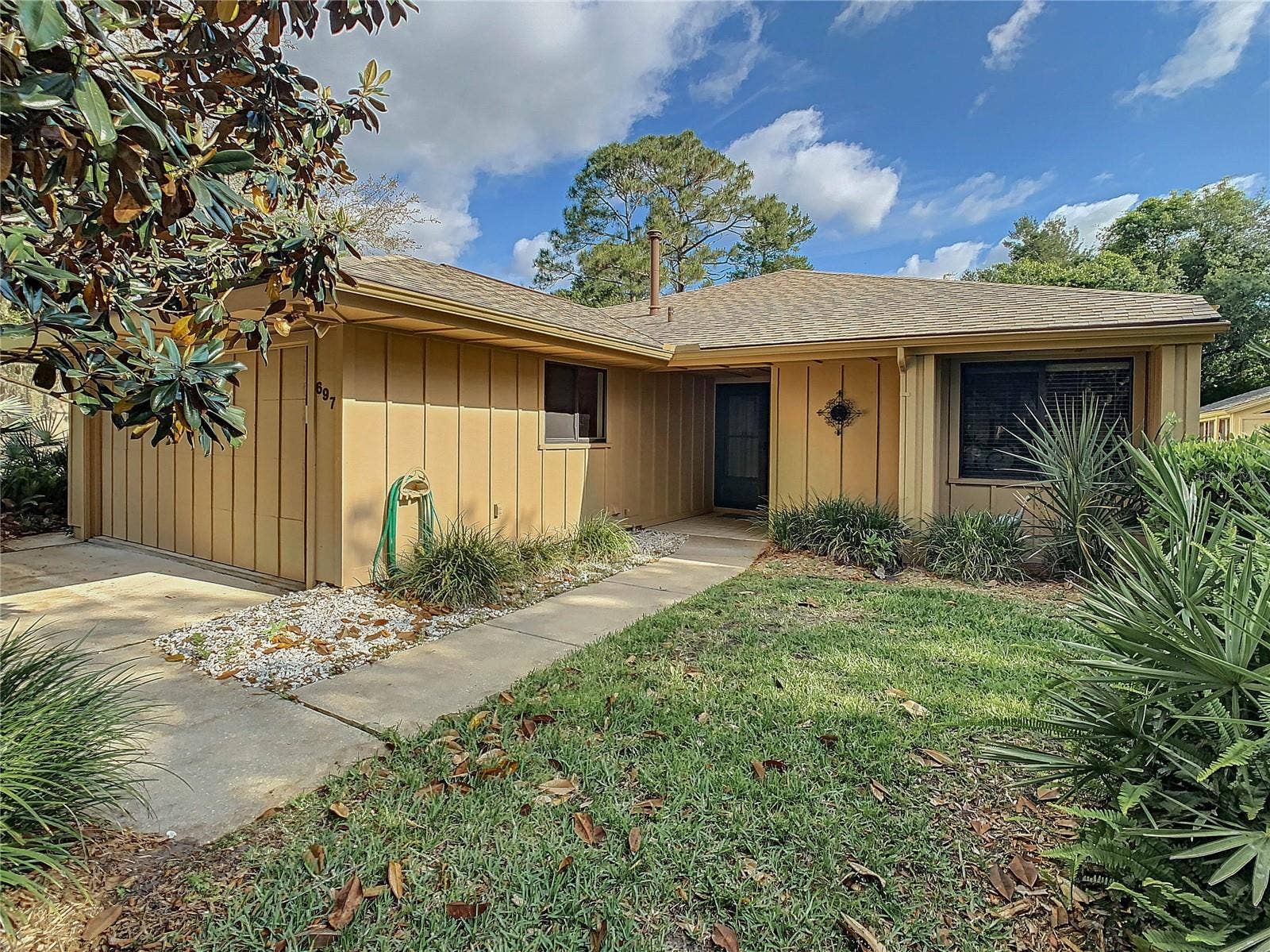 697 SAINT ANDREWS CIRCLE, New Smyrna Beach, FL 32168 697 SAINT ANDREWS CIRCLE, New Smyrna Beach, FL 32168