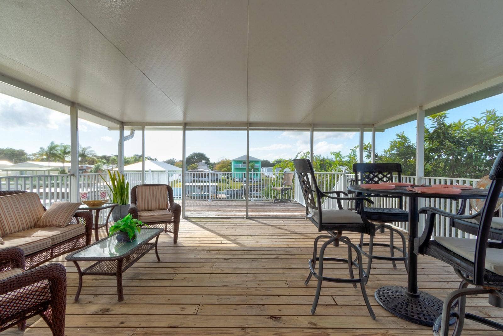 Screened Upstairs Deck