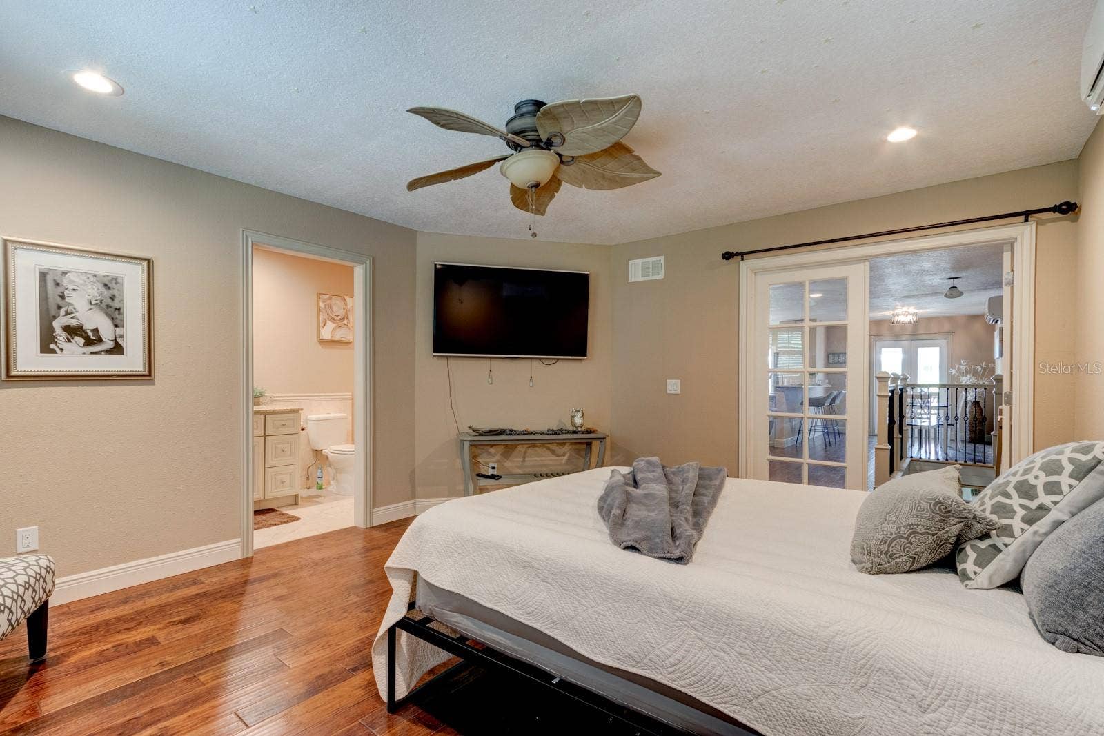 Masterbedroom Upstairs