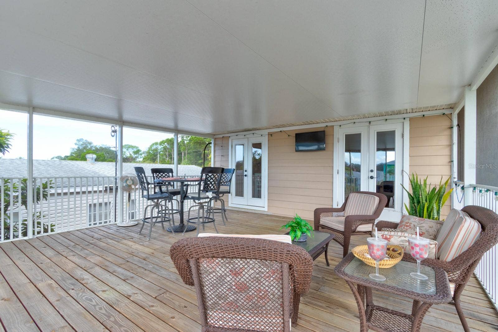 Upstairs Deck Screened