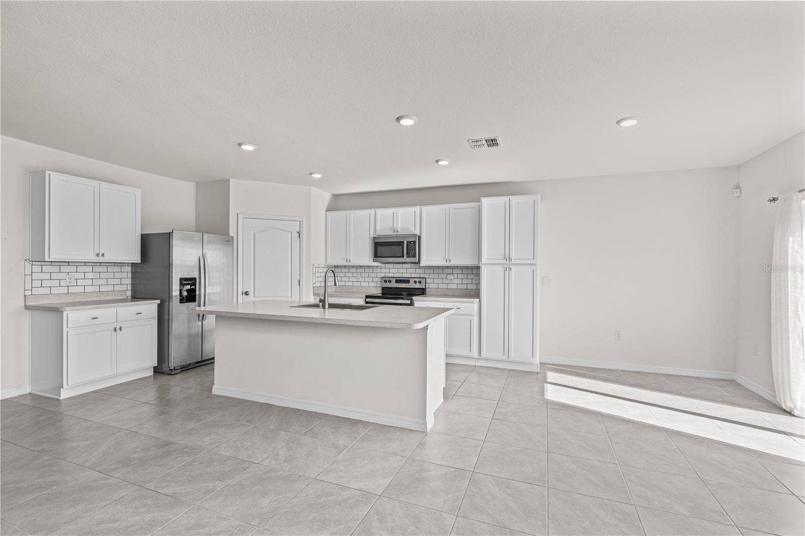 3242 CARPENTARIA DRIVE, New Smyrna Beach, FL 32168 3242 CARPENTARIA DRIVE, New Smyrna Beach, FL 32168