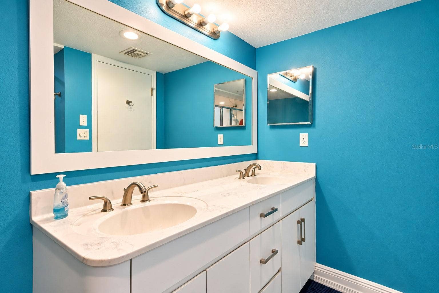 5207 S ATLANTIC AVENUE, #1126, New Smyrna Beach, FL 32169 Primary Bathroom vanity.