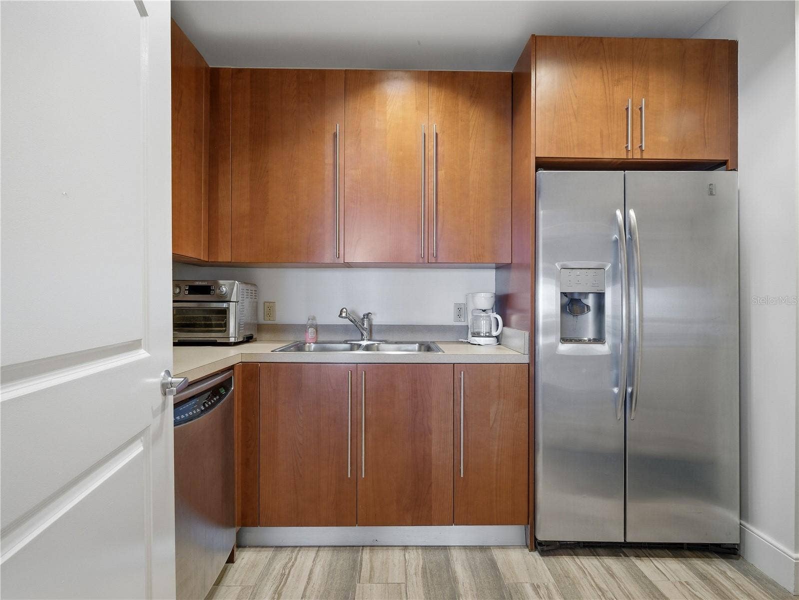 1925 S ATLANTIC AVENUE, #401, Daytona Beach Shores, FL 32118 PRIVATE RESIDENT KITCHEN IN LOUNGE