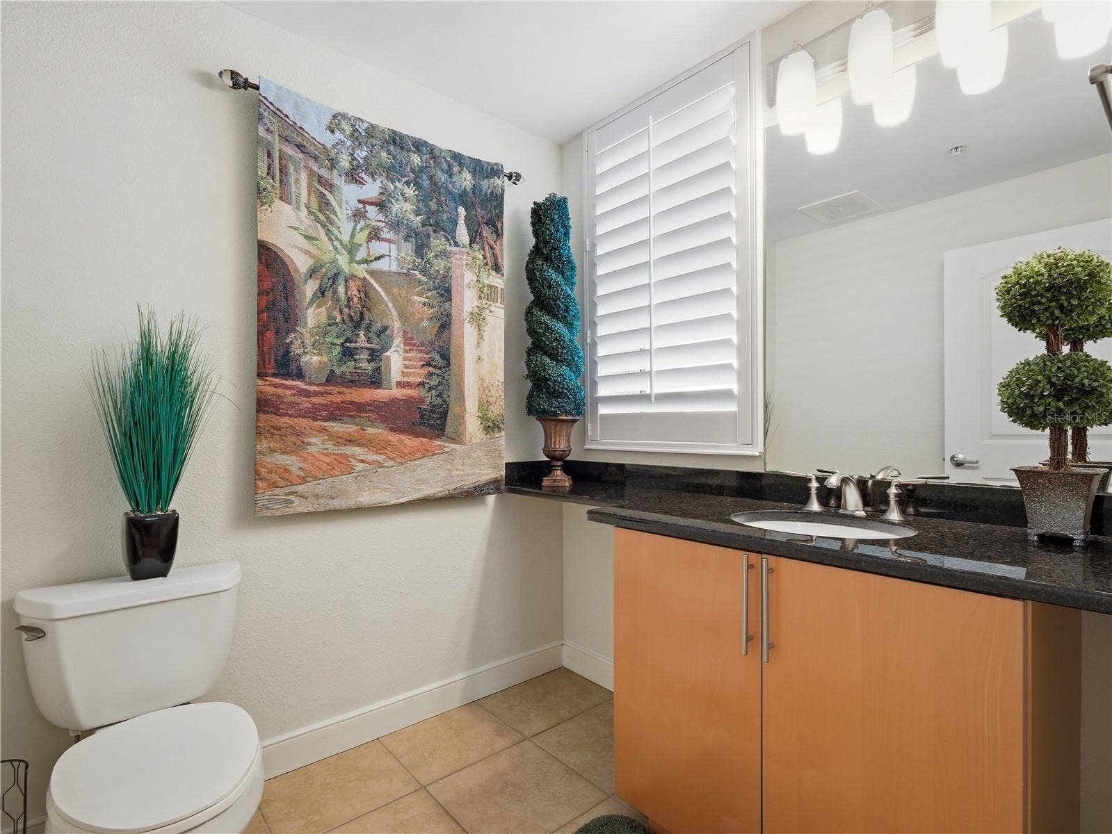 1925 S ATLANTIC AVENUE, #401, Daytona Beach Shores, FL 32118 POWDER ROOM