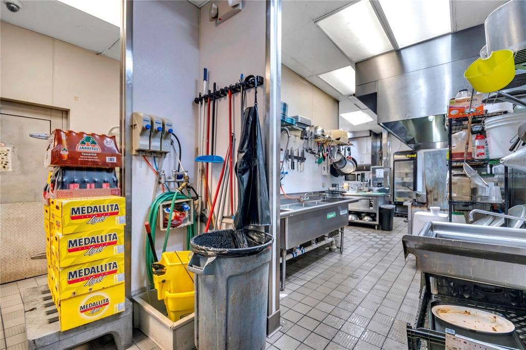 5600 BUTLER NATIONAL DRIVE, Orlando, FL 32812 5600 BUTLER NATIONAL DRIVE, Orlando, FL 32812