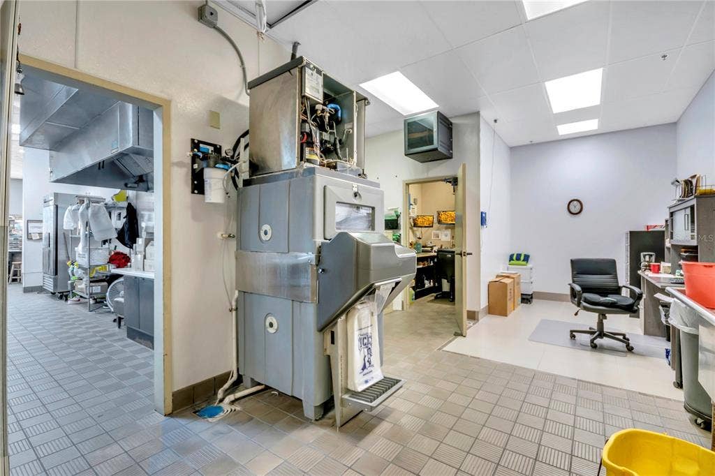 5600 BUTLER NATIONAL DRIVE, Orlando, FL 32812 5600 BUTLER NATIONAL DRIVE, Orlando, FL 32812