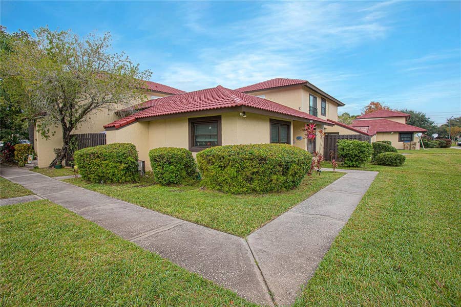 Property photo for 407 HUNTER CIRCLE, Kissimmee, FL