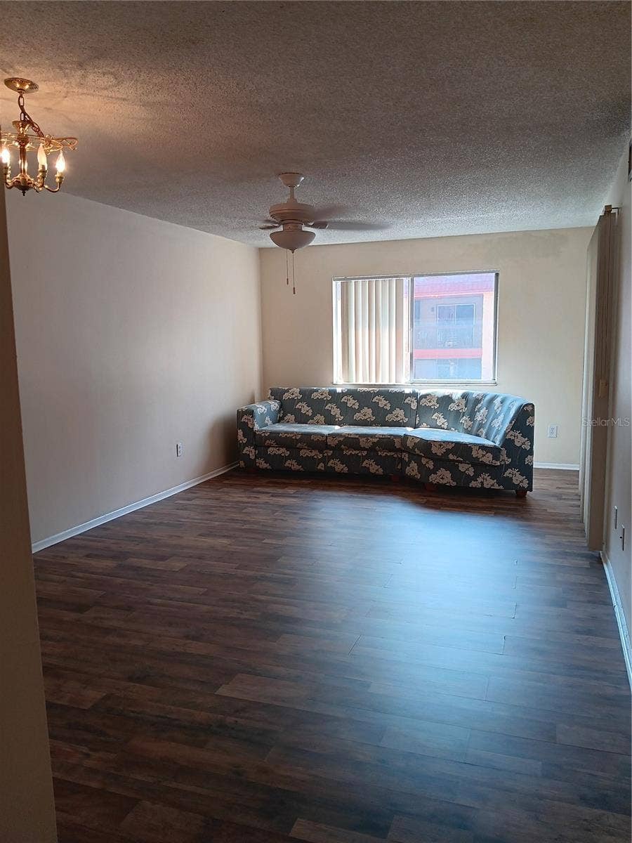 Great room/sofa optional