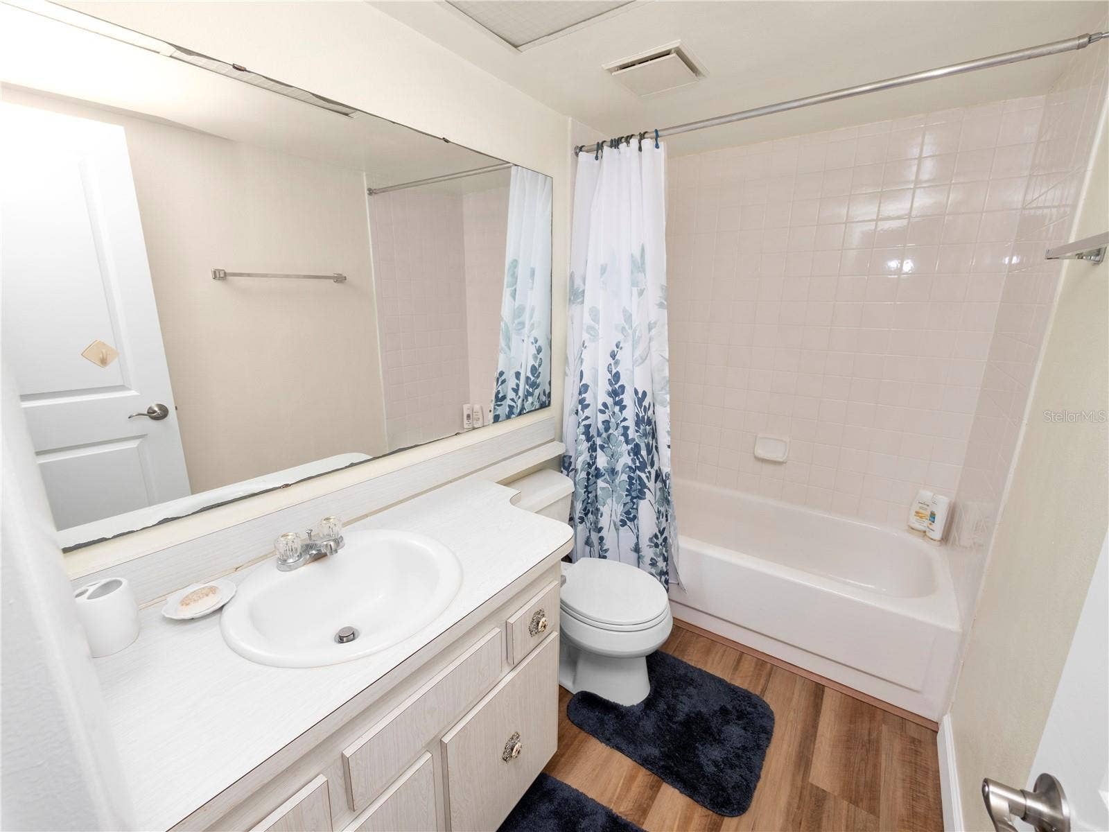 230 LA CASA, #230, Lake Wales, FL 33898 Guest Bath