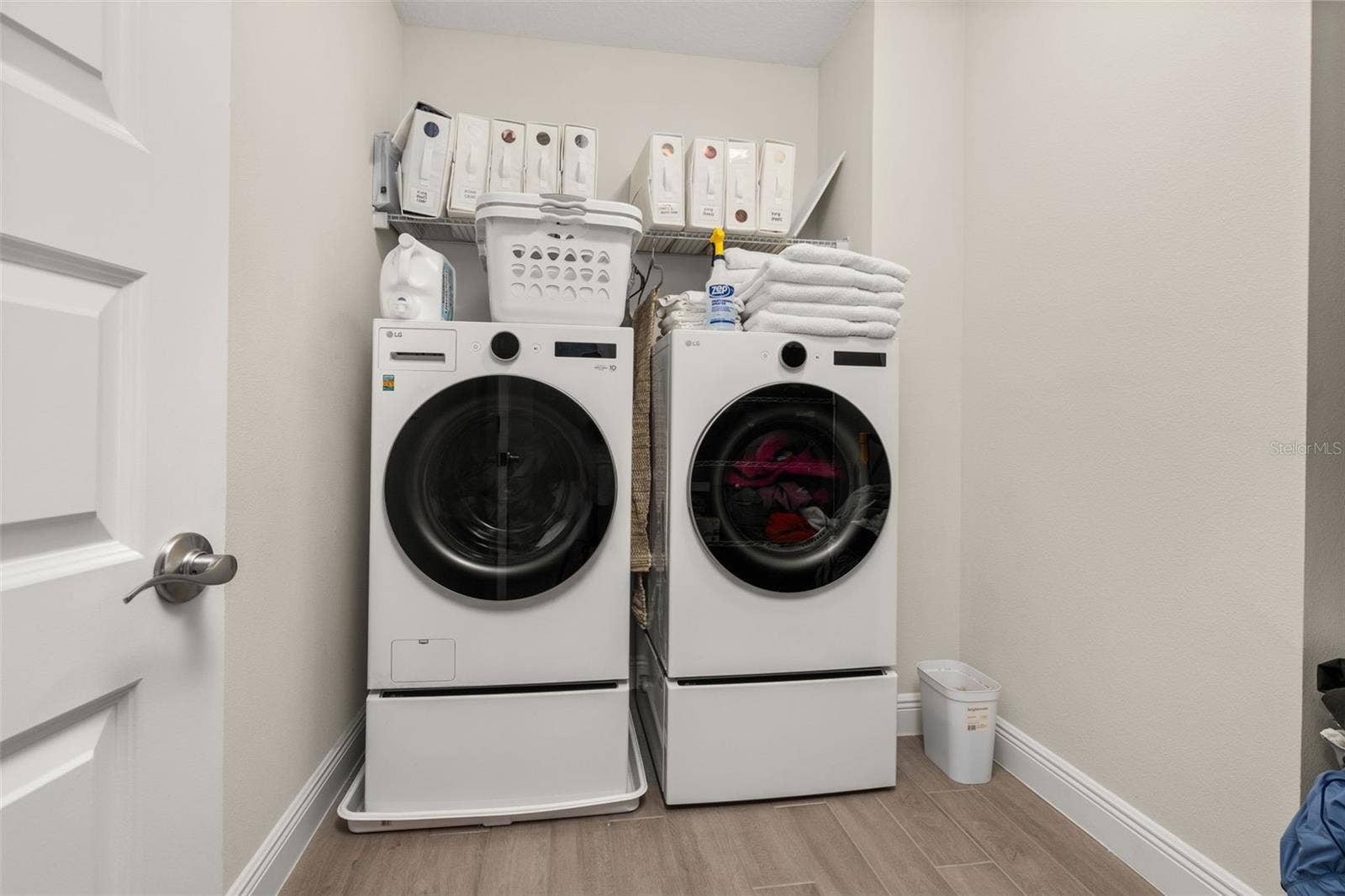 18339 OLIVER TWIST WAY, Winter Garden, FL 34787 Upstairs washer dryer on pedastools