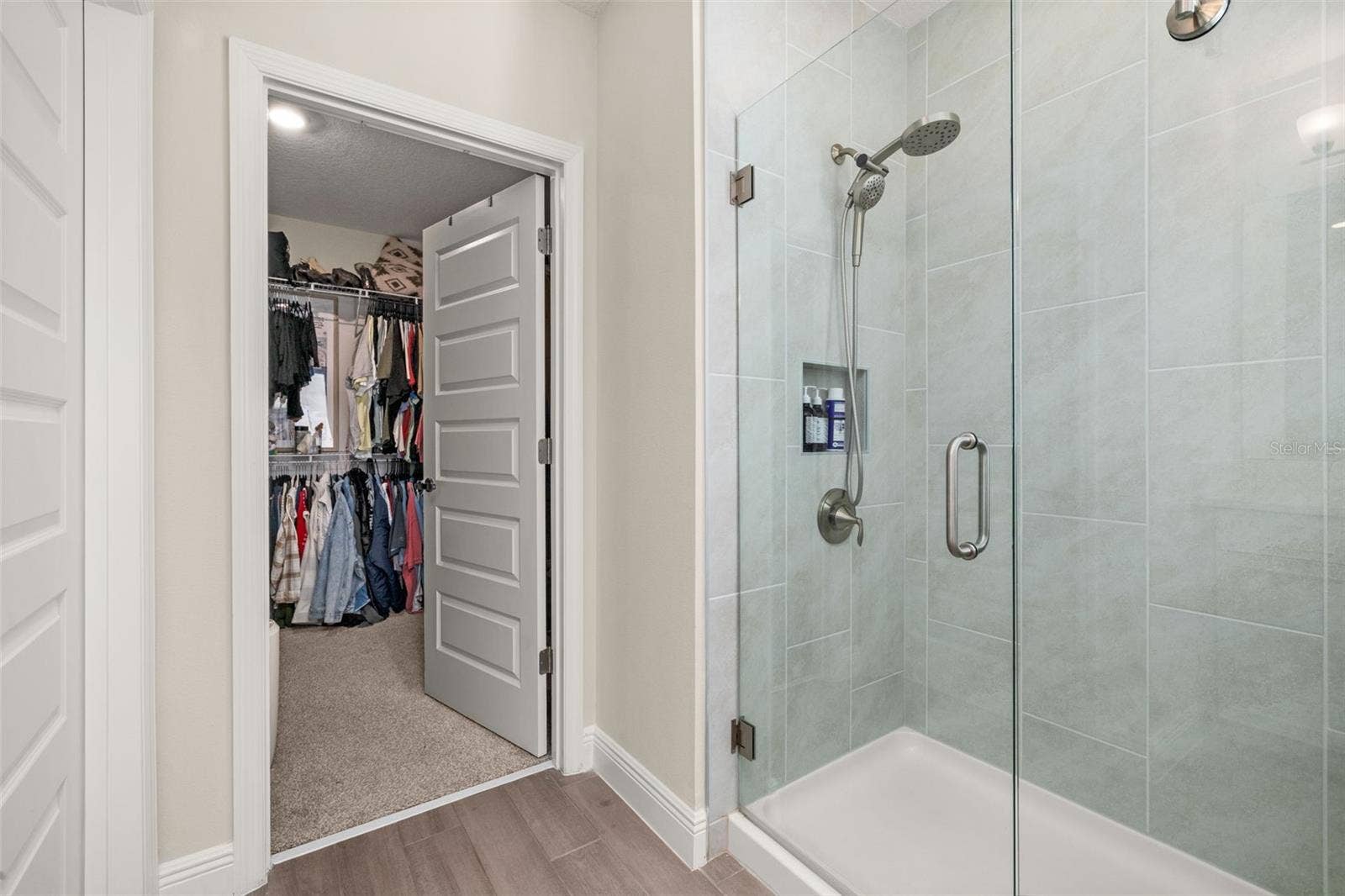 18339 OLIVER TWIST WAY, Winter Garden, FL 34787 Framless shower Master Suite with huge walk in closet
