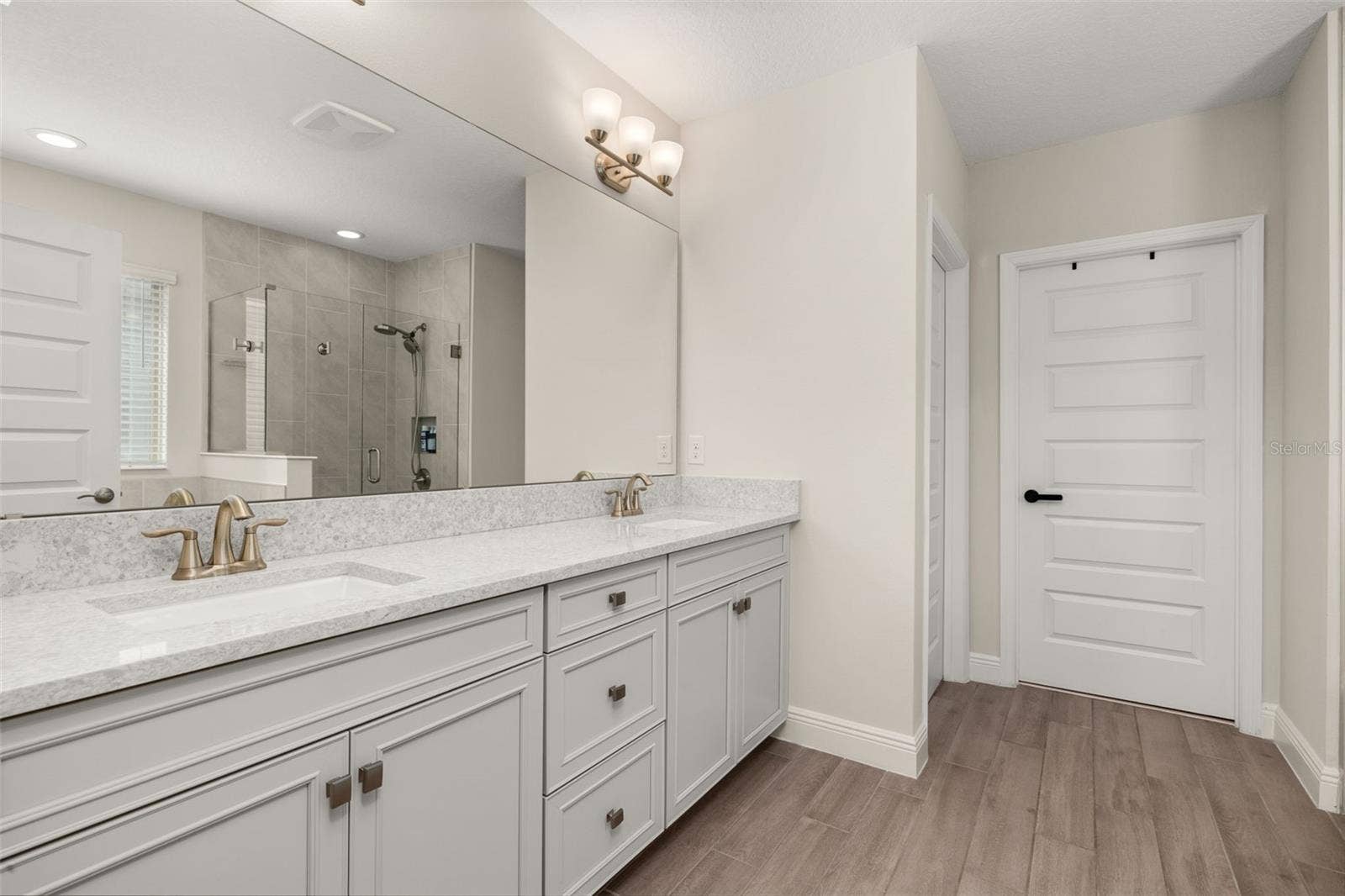18339 OLIVER TWIST WAY, Winter Garden, FL 34787 master bathroom with dual sinks