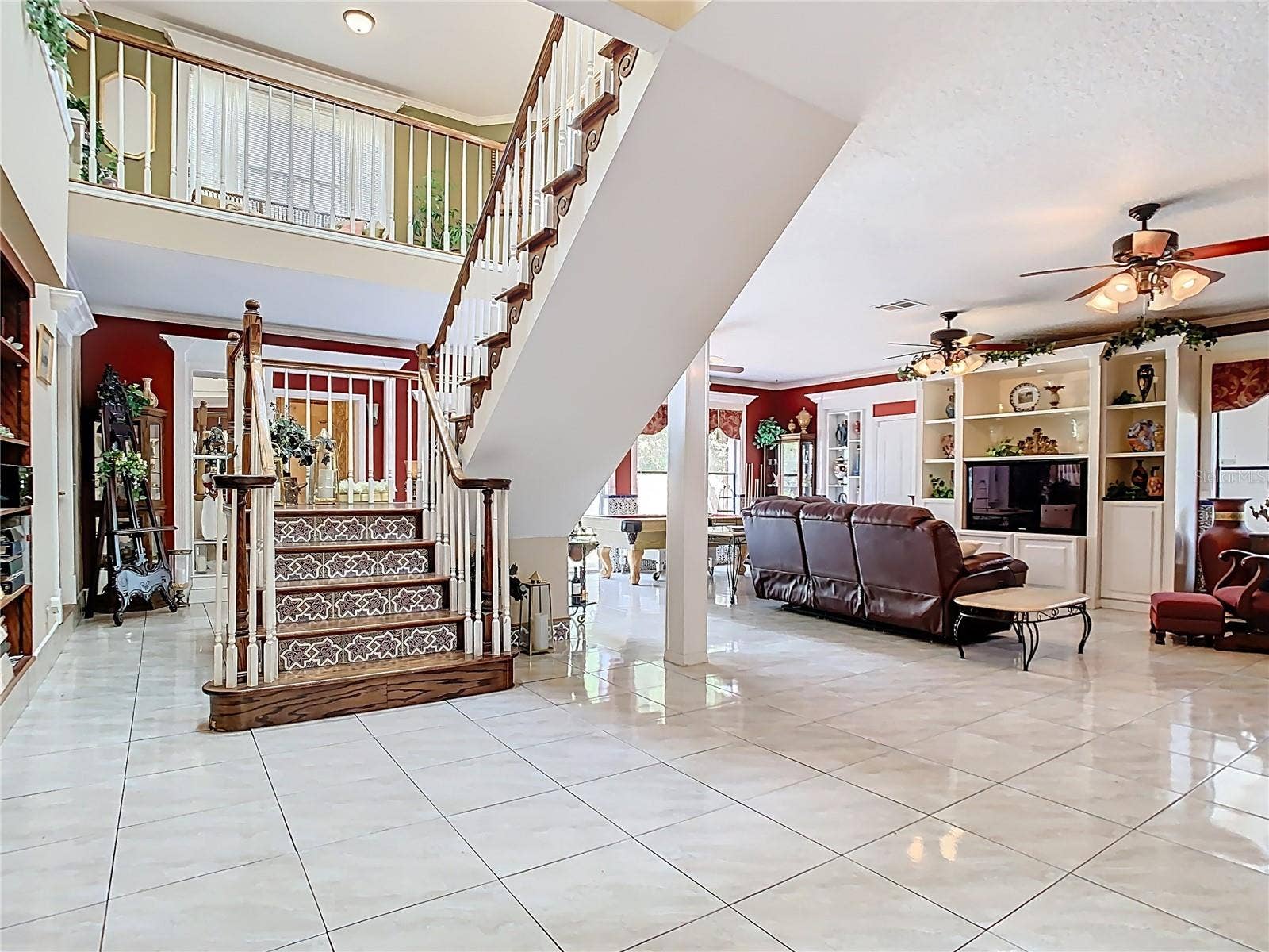 5852 MEDINAH WAY, Orlando, FL 32819 Staircase to 2nd floor