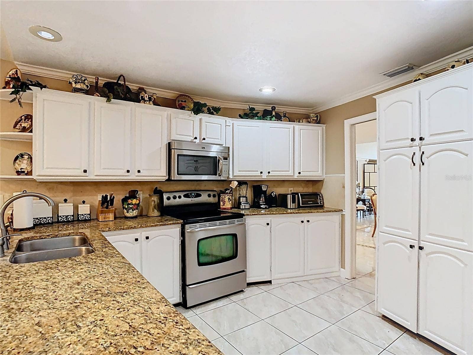 5852 MEDINAH WAY, Orlando, FL 32819 Kitchen