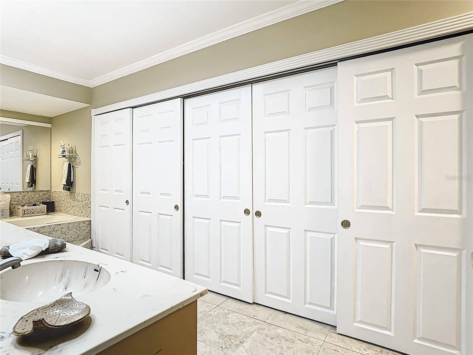 5852 MEDINAH WAY, Orlando, FL 32819 Primary Bathroom- w/ 3 Walk-In Closet