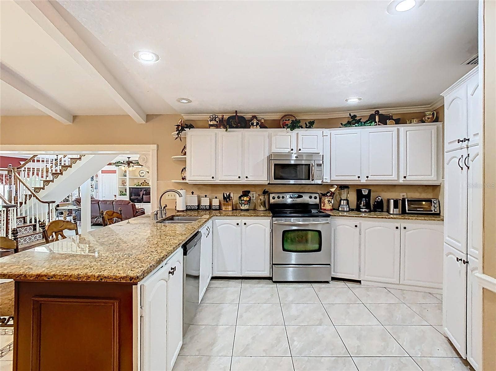 5852 MEDINAH WAY, Orlando, FL 32819 Kitchen