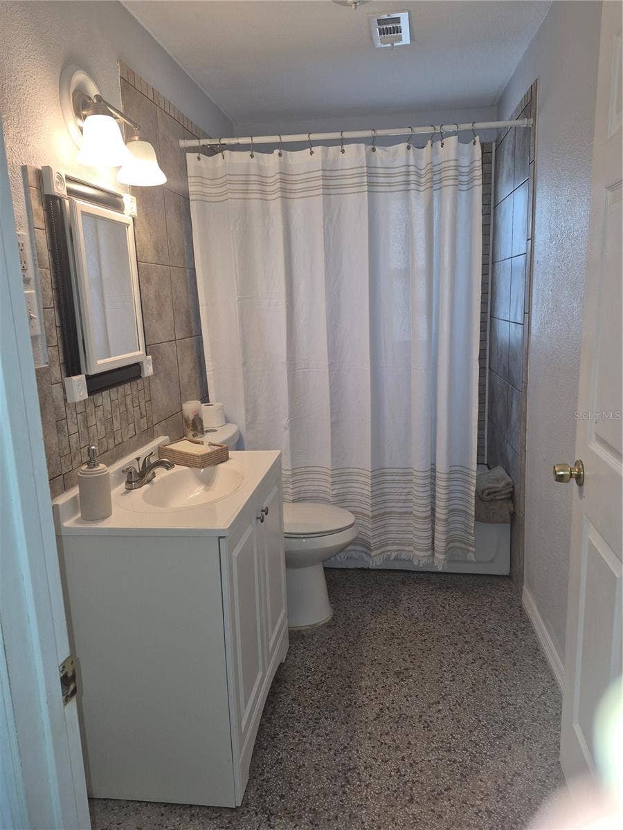 2103 MANTILLA AVENUE, Orlando, FL 32811 Bathroom