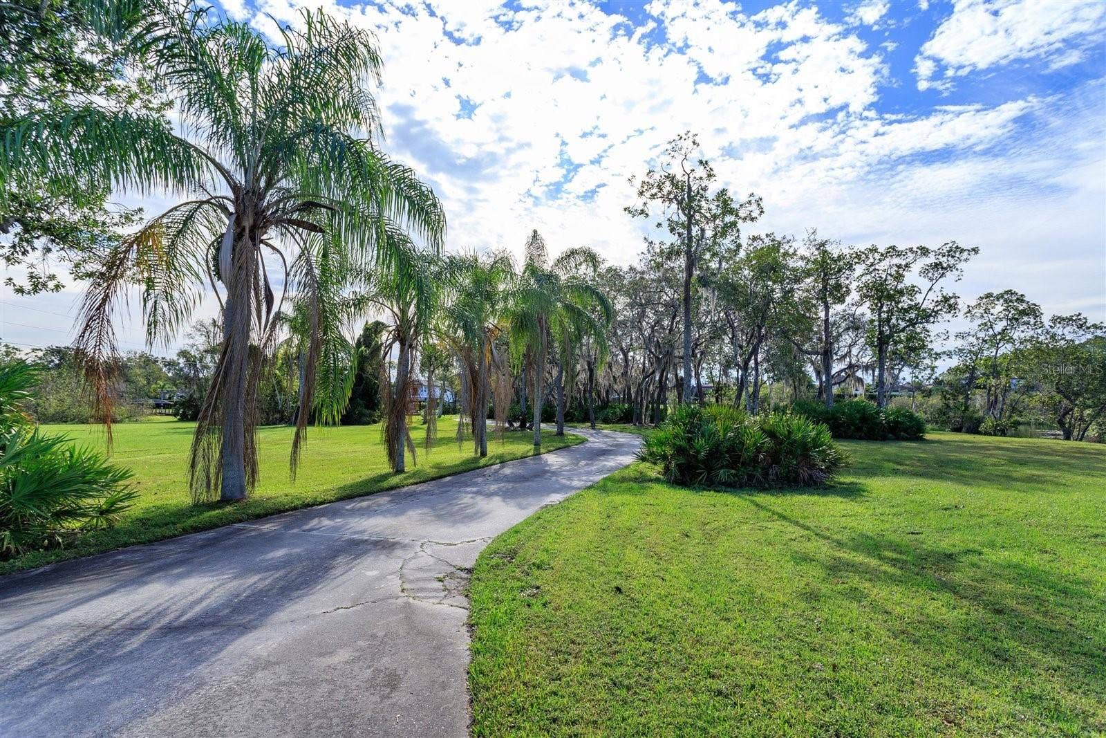 13377 LAKE BUTLER BOULEVARD, Winter Garden, FL 34787 drive up to property