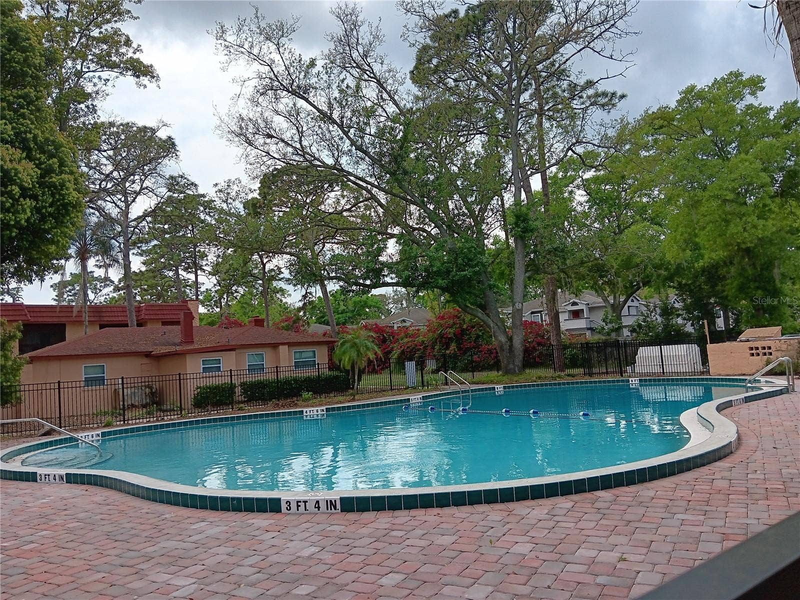 2806 N POWERS DRIVE, #8, Orlando, FL 32818 Community pool