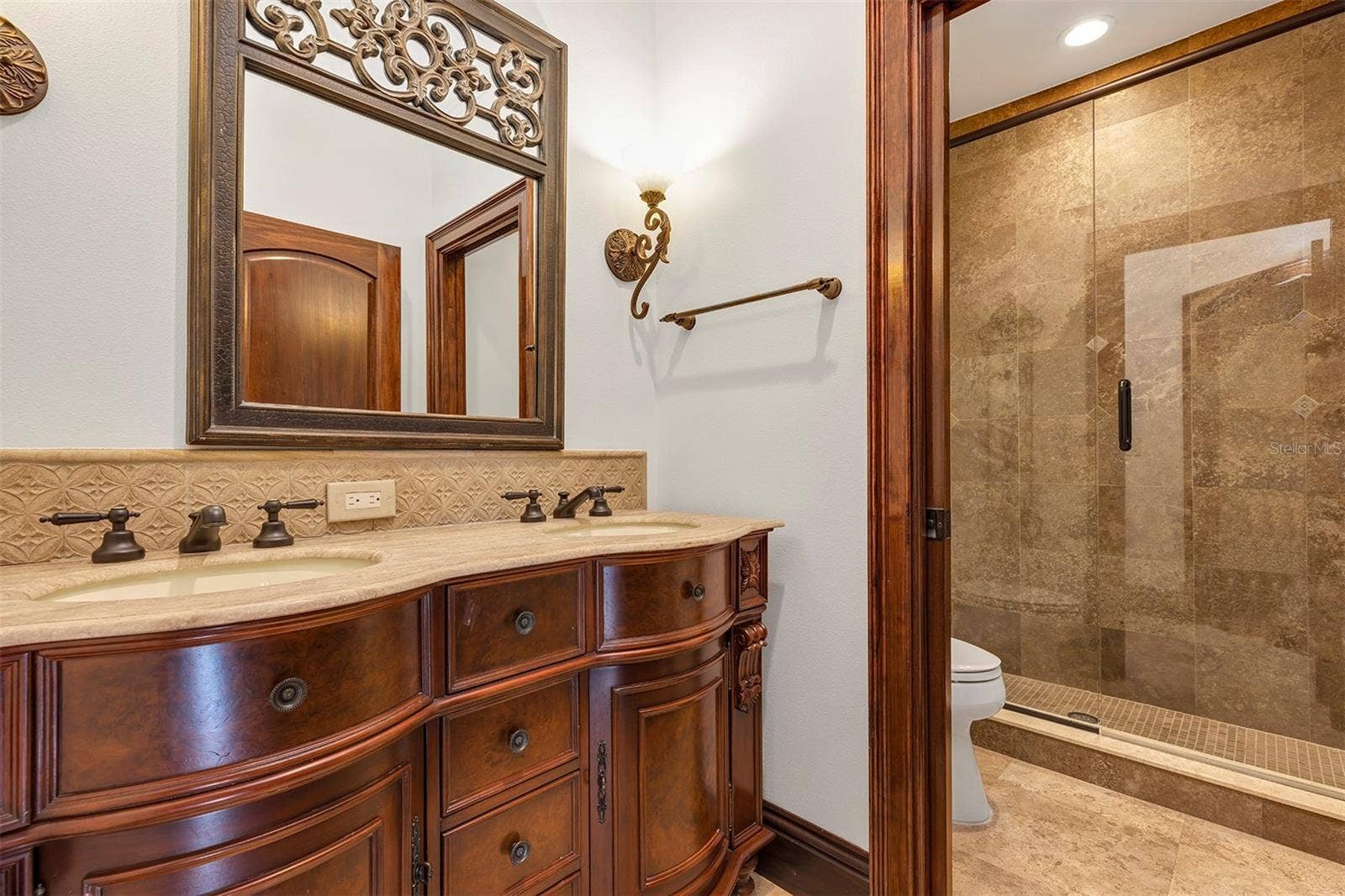 10203 TROUT ROAD, Orlando, FL 32836 Upstairs Guest Bathroom