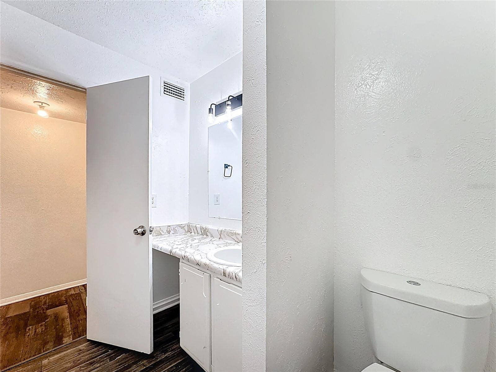 3944 CRAYRICH CIRCLE, #A-4, Orlando, FL 32839 3944 CRAYRICH CIRCLE, #A-4, Orlando, FL 32839