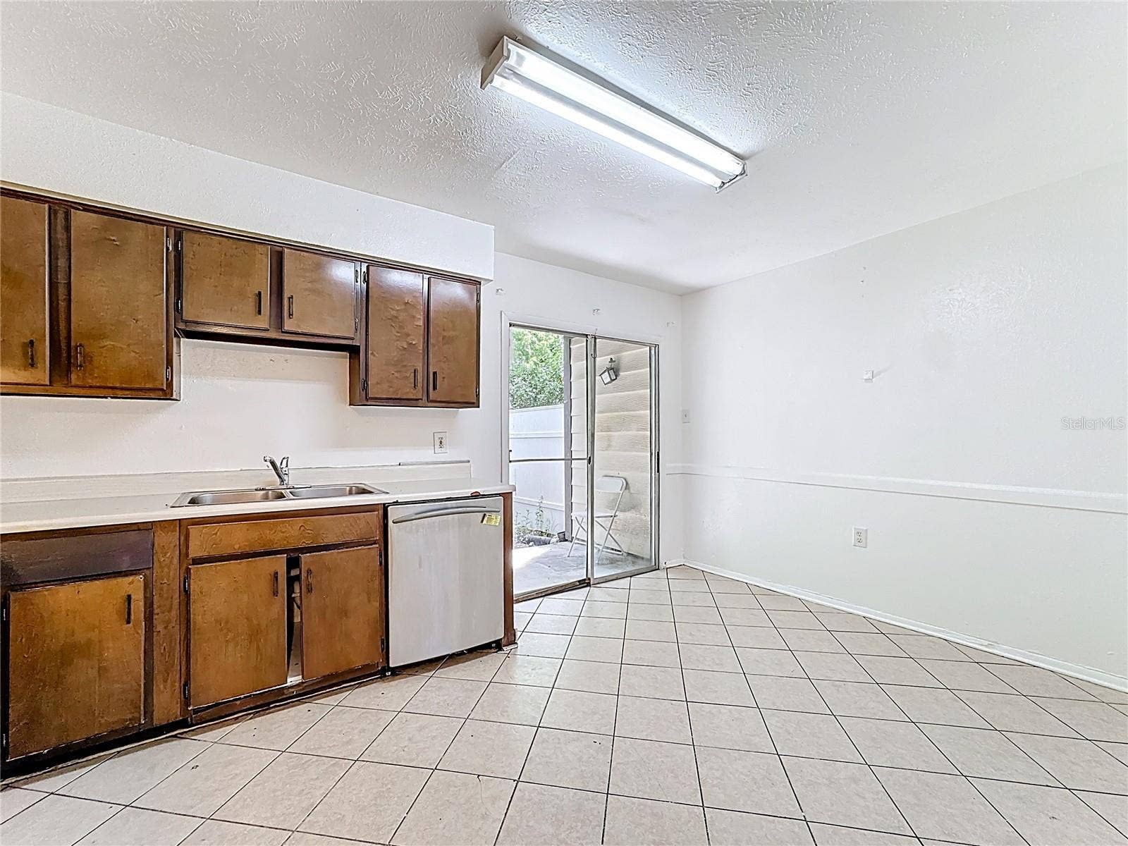 3944 CRAYRICH CIRCLE, #A-4, Orlando, FL 32839 3944 CRAYRICH CIRCLE, #A-4, Orlando, FL 32839