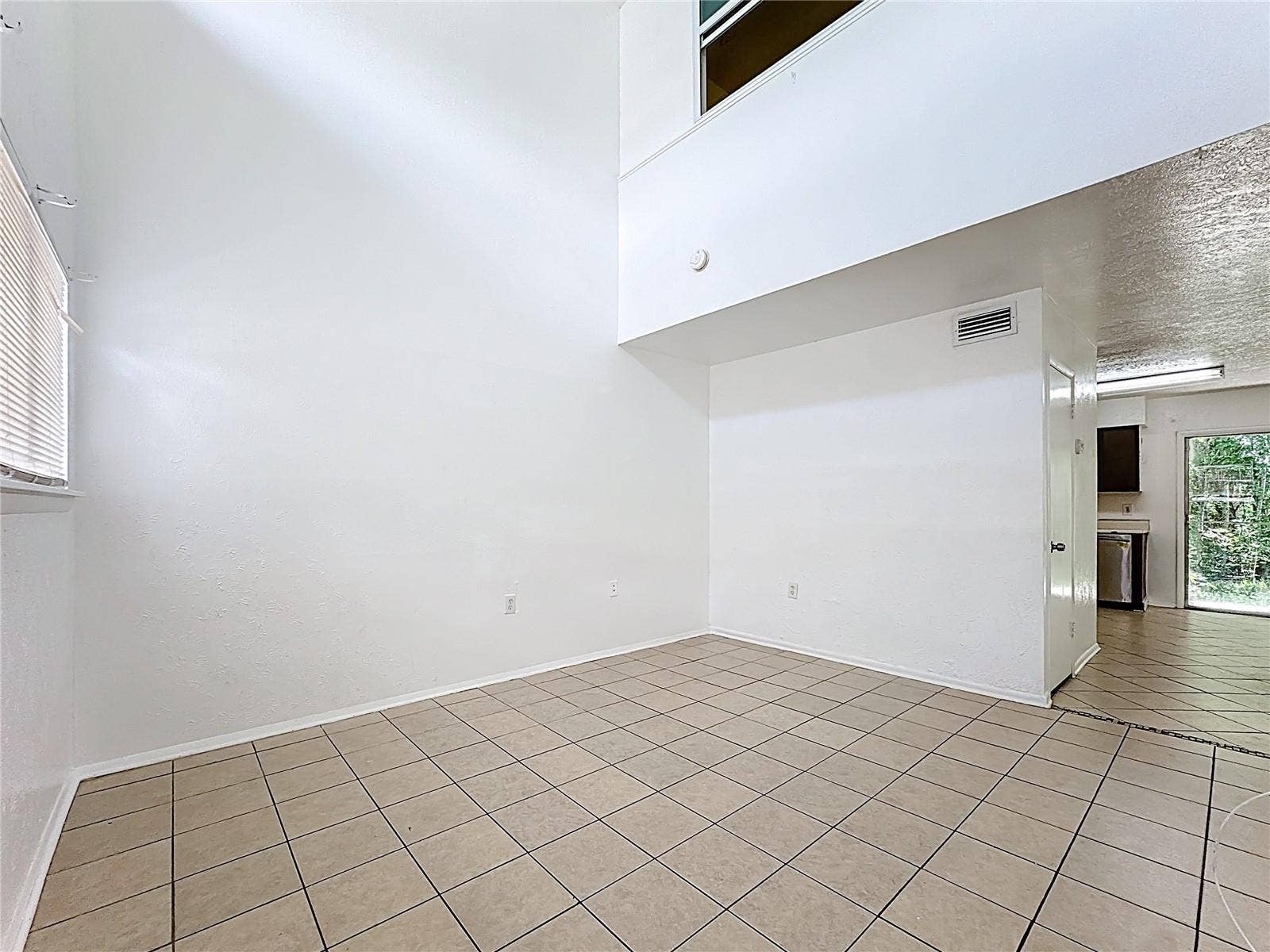 3944 CRAYRICH CIRCLE, #A-4, Orlando, FL 32839 3944 CRAYRICH CIRCLE, #A-4, Orlando, FL 32839