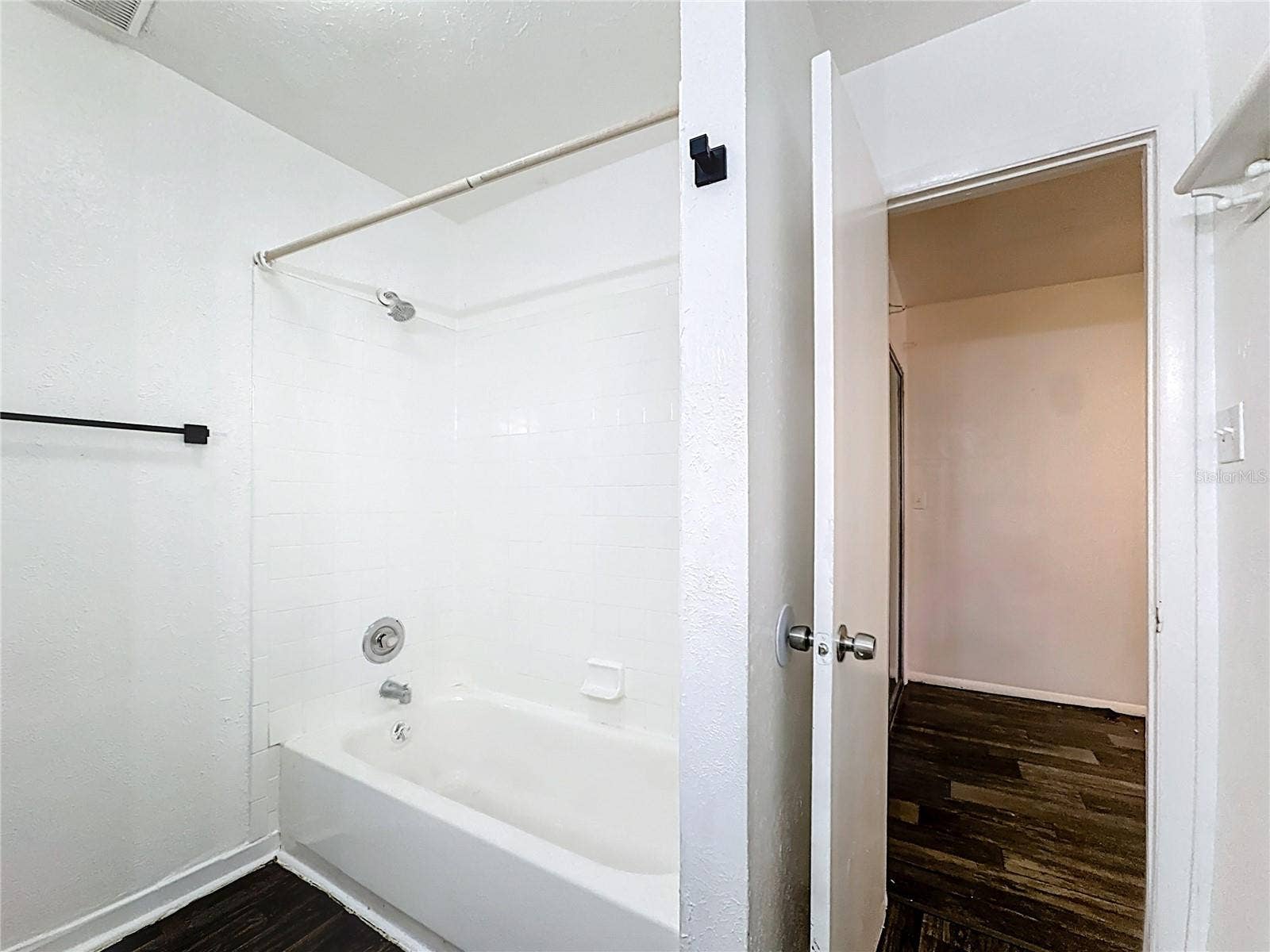 3944 CRAYRICH CIRCLE, #A-4, Orlando, FL 32839 3944 CRAYRICH CIRCLE, #A-4, Orlando, FL 32839