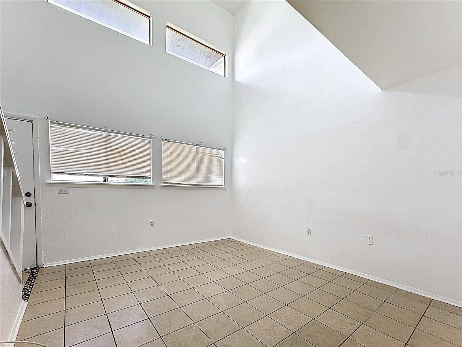 3944 CRAYRICH CIRCLE, #A-4, Orlando, FL 32839 3944 CRAYRICH CIRCLE, #A-4, Orlando, FL 32839