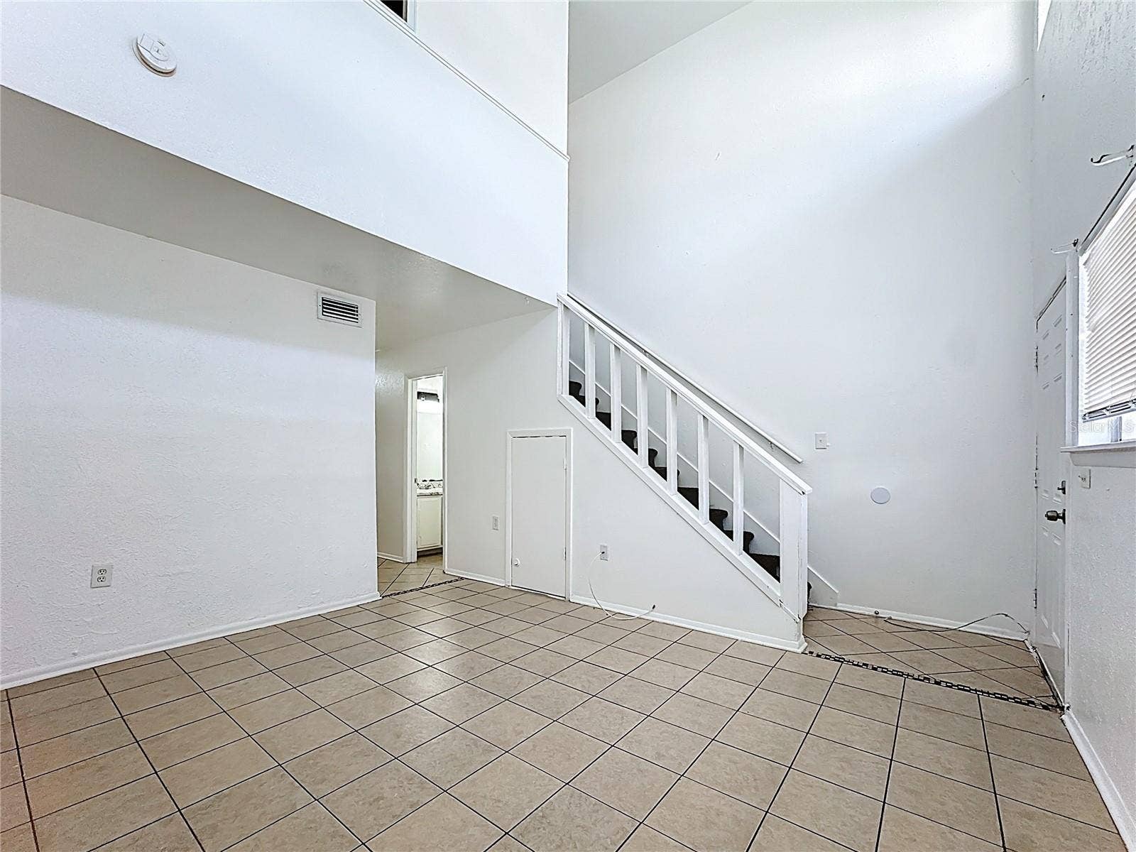 3944 CRAYRICH CIRCLE, #A-4, Orlando, FL 32839 3944 CRAYRICH CIRCLE, #A-4, Orlando, FL 32839