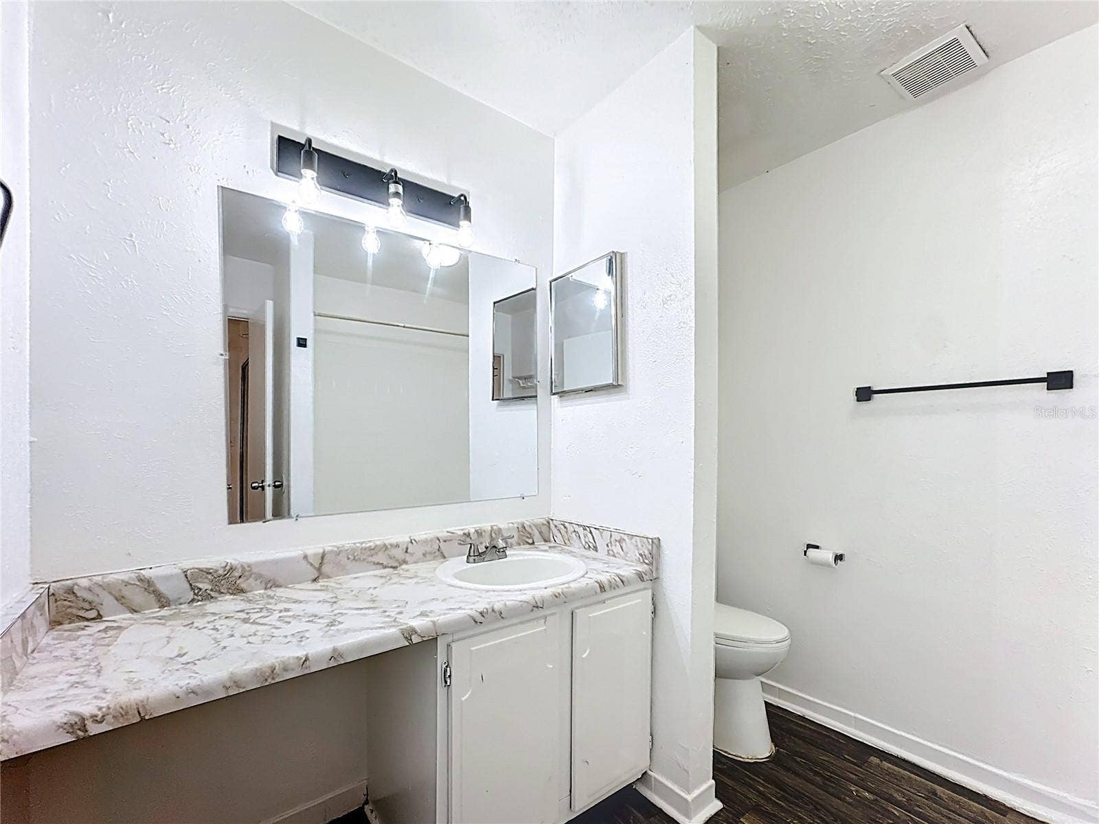 3944 CRAYRICH CIRCLE, #A-4, Orlando, FL 32839 3944 CRAYRICH CIRCLE, #A-4, Orlando, FL 32839