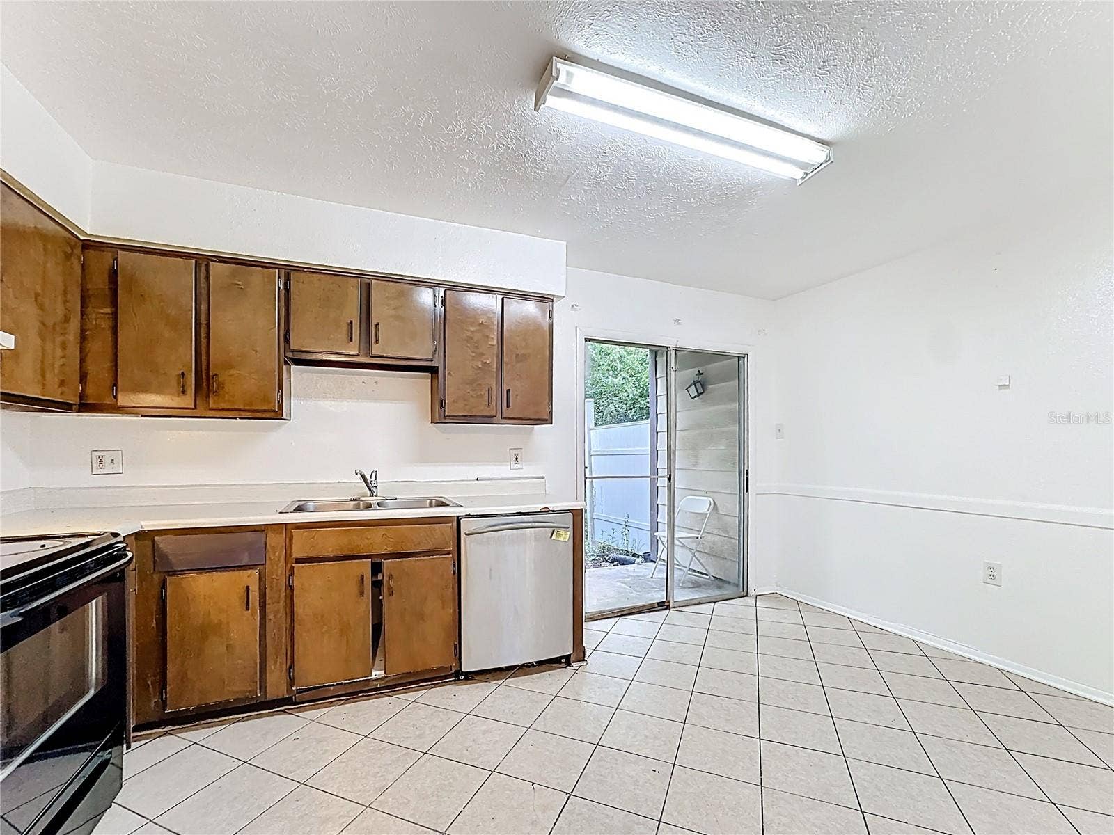 3944 CRAYRICH CIRCLE, #A-4, Orlando, FL 32839 3944 CRAYRICH CIRCLE, #A-4, Orlando, FL 32839