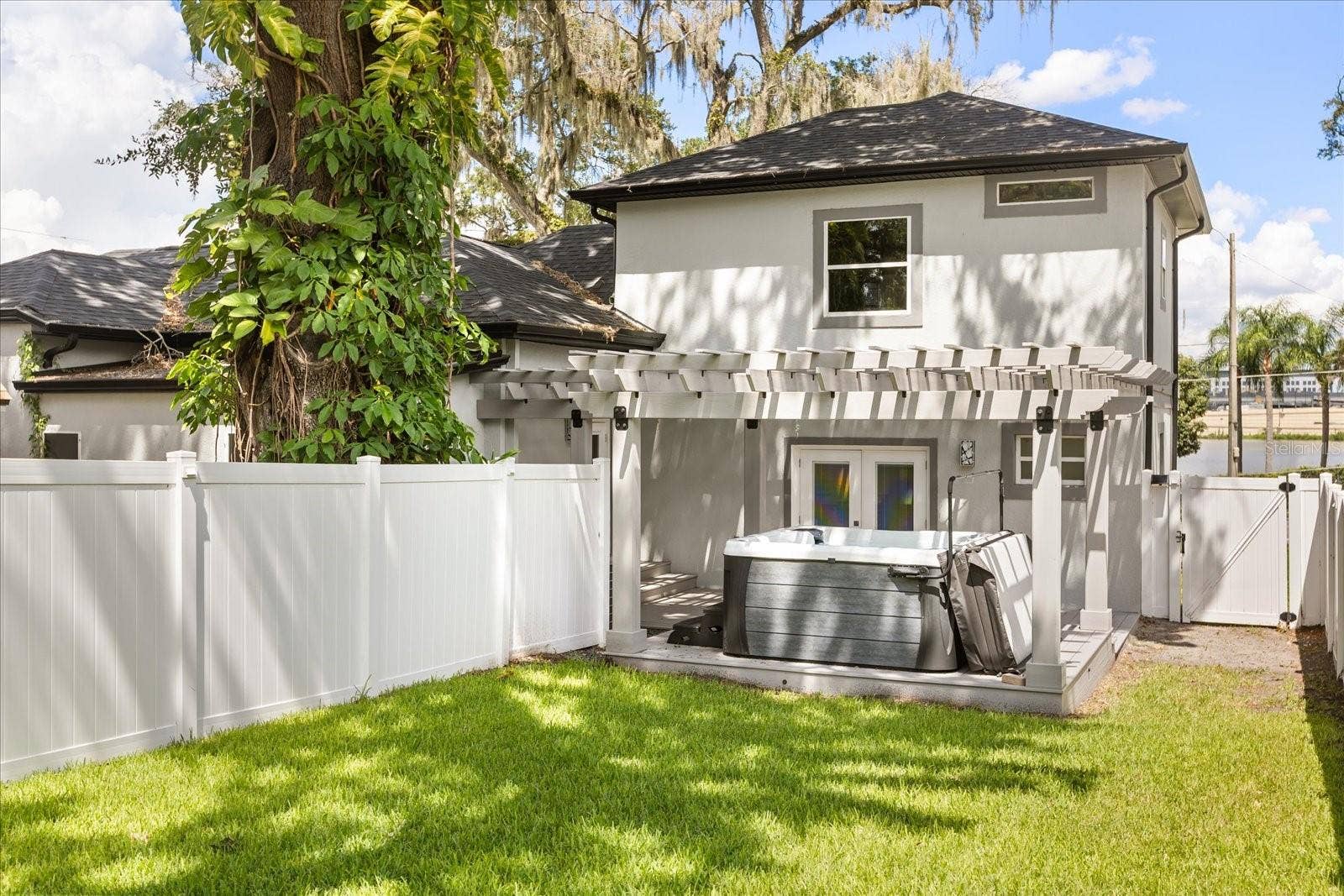 808 EDGEWATER DRIVE, Orlando, FL 32804