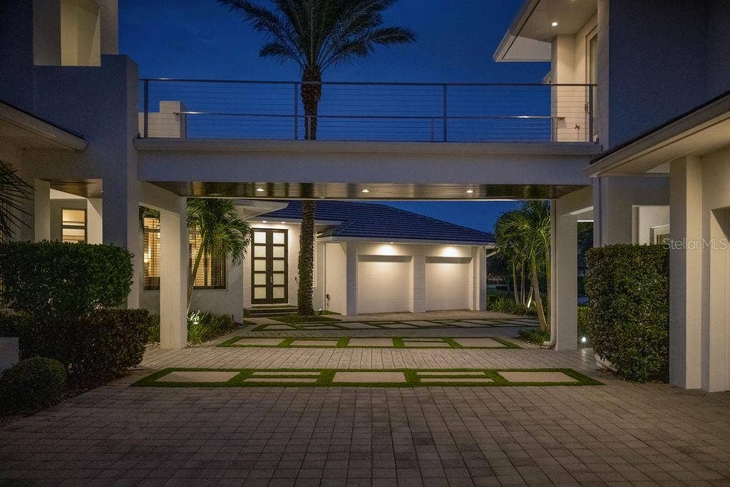 9721 CARILLON PARK DRIVE, Windermere, FL 34786